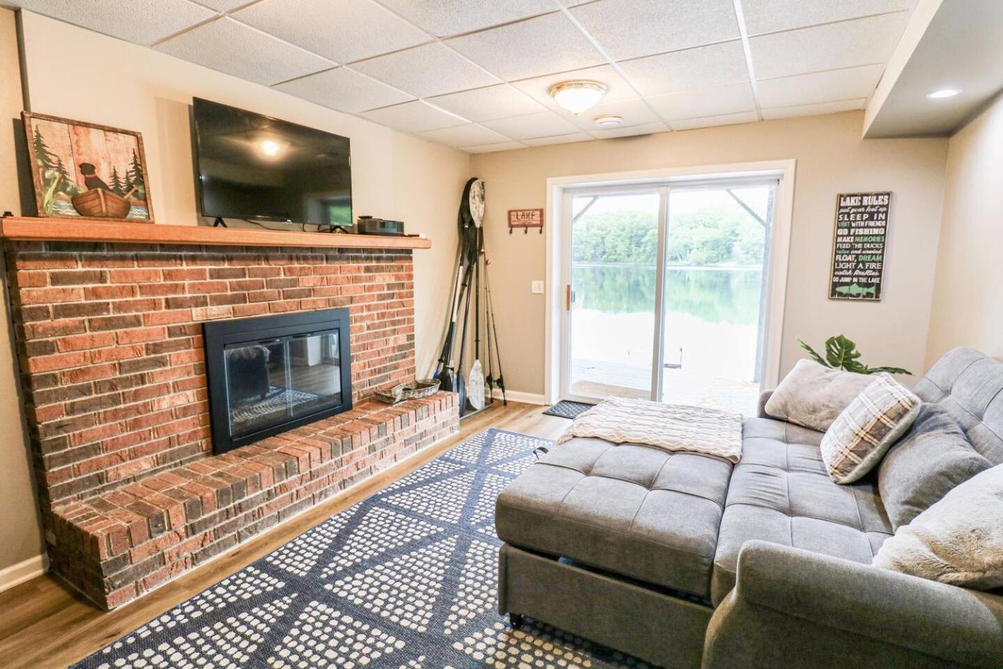 Five-Bedroom House photo 1