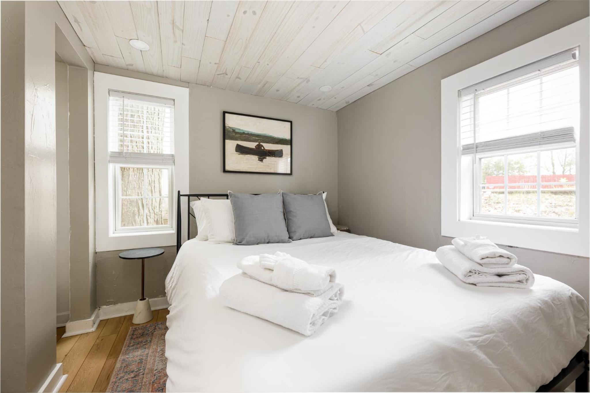 Five-Bedroom House photo 2