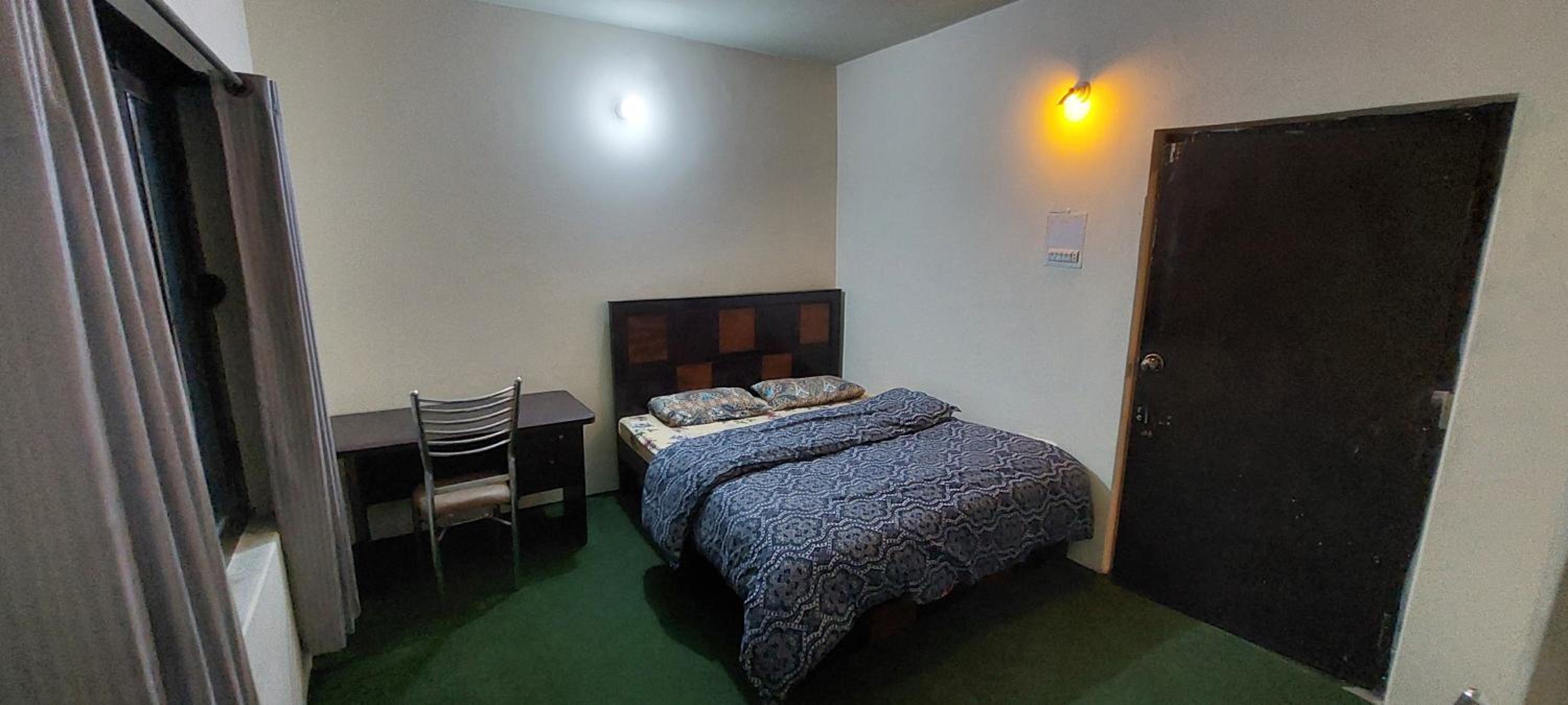 Economy Twin Room photo 3