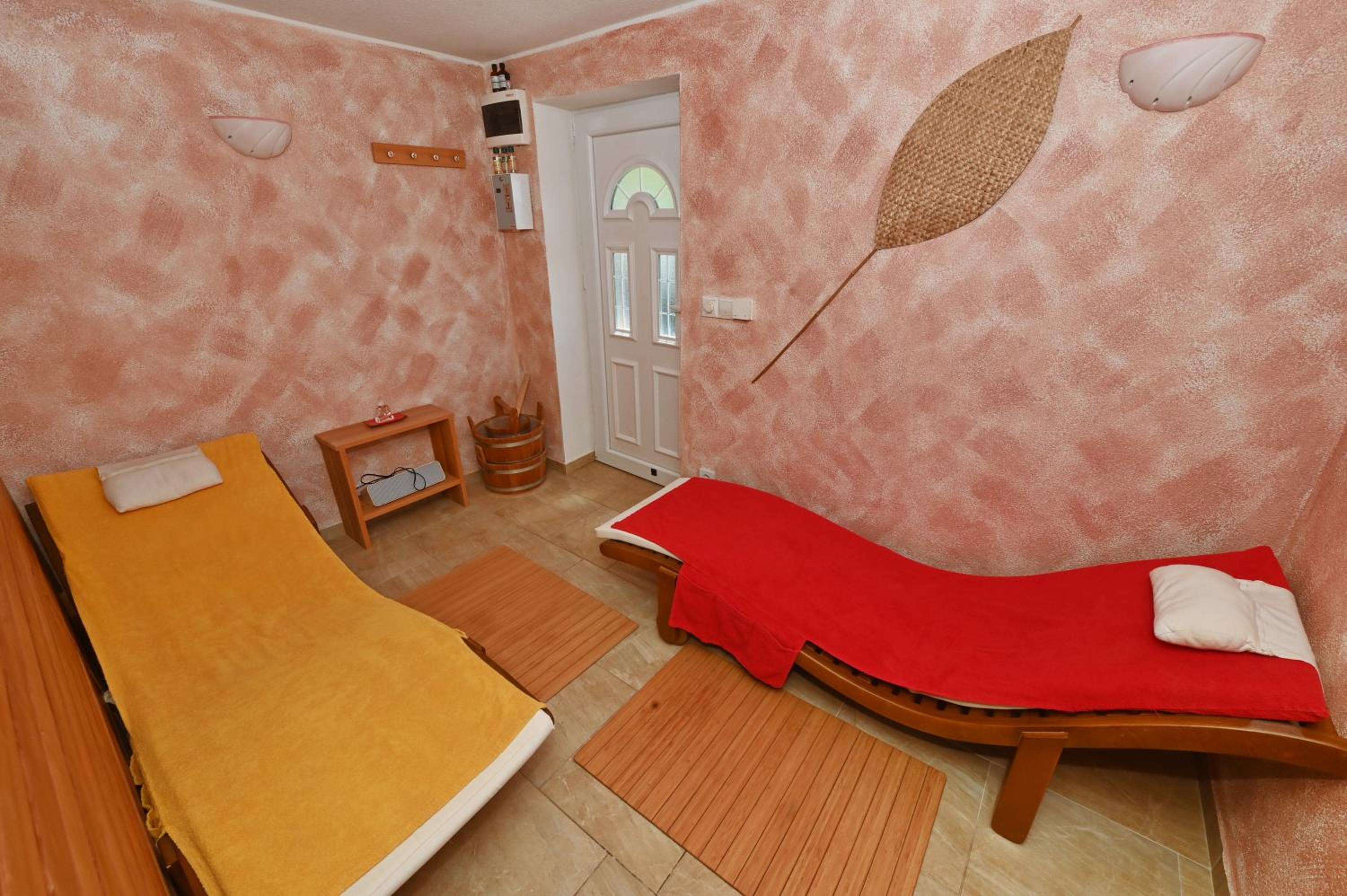 One-Bedroom Apartment with Terrace photo 2