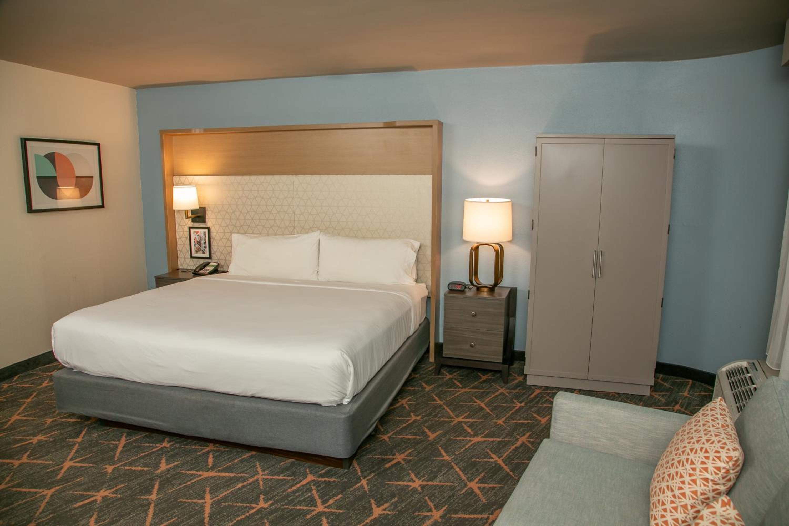 Standard King Room - Photo 2