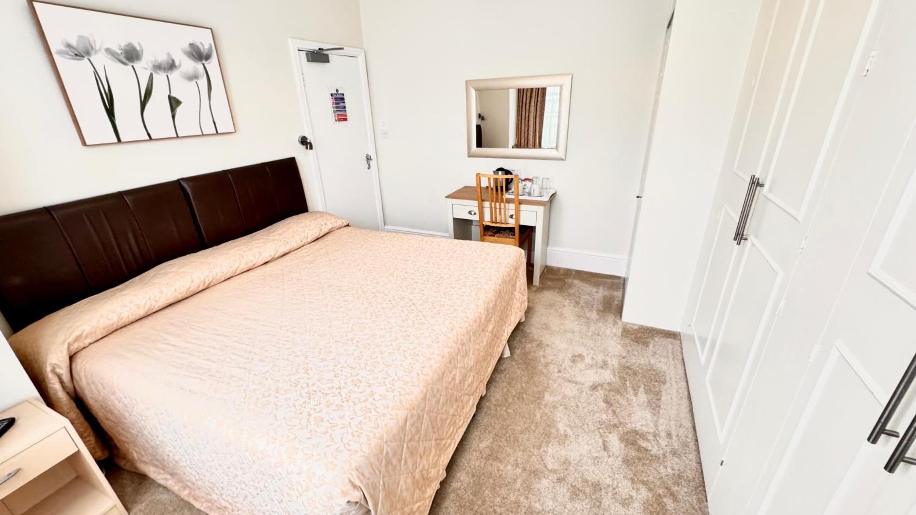 Budget Double Room photo 1