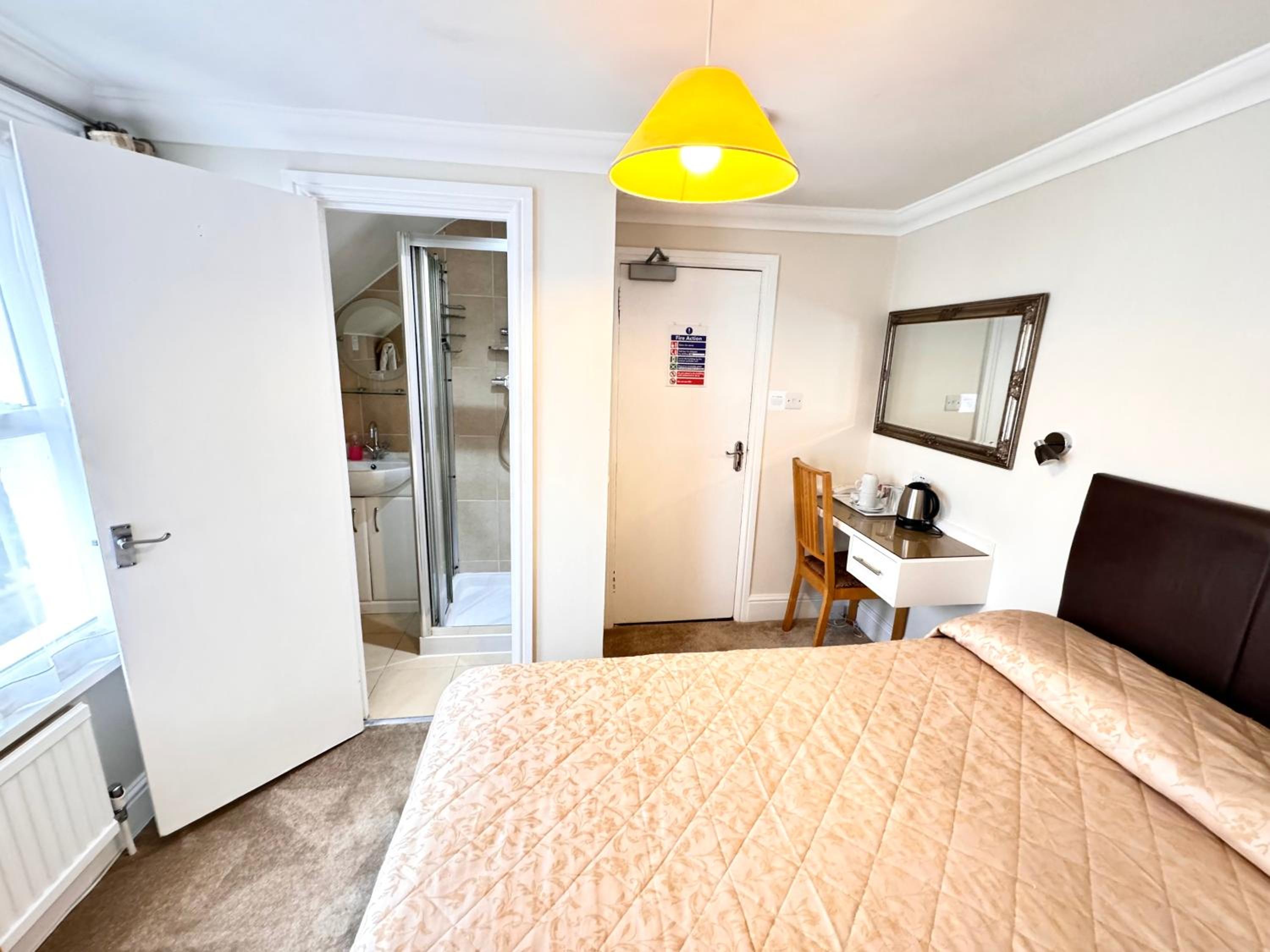 Double Room with Private Bathroom photo 1