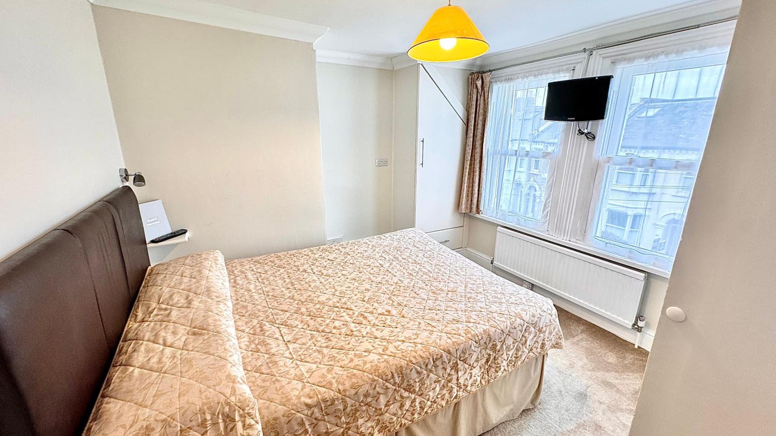 Double Room with Private Bathroom photo 2