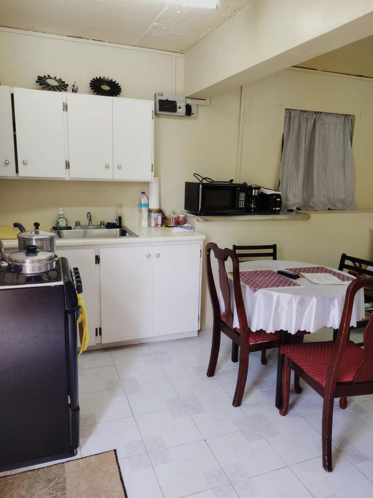 One-Bedroom Apartment photo 2