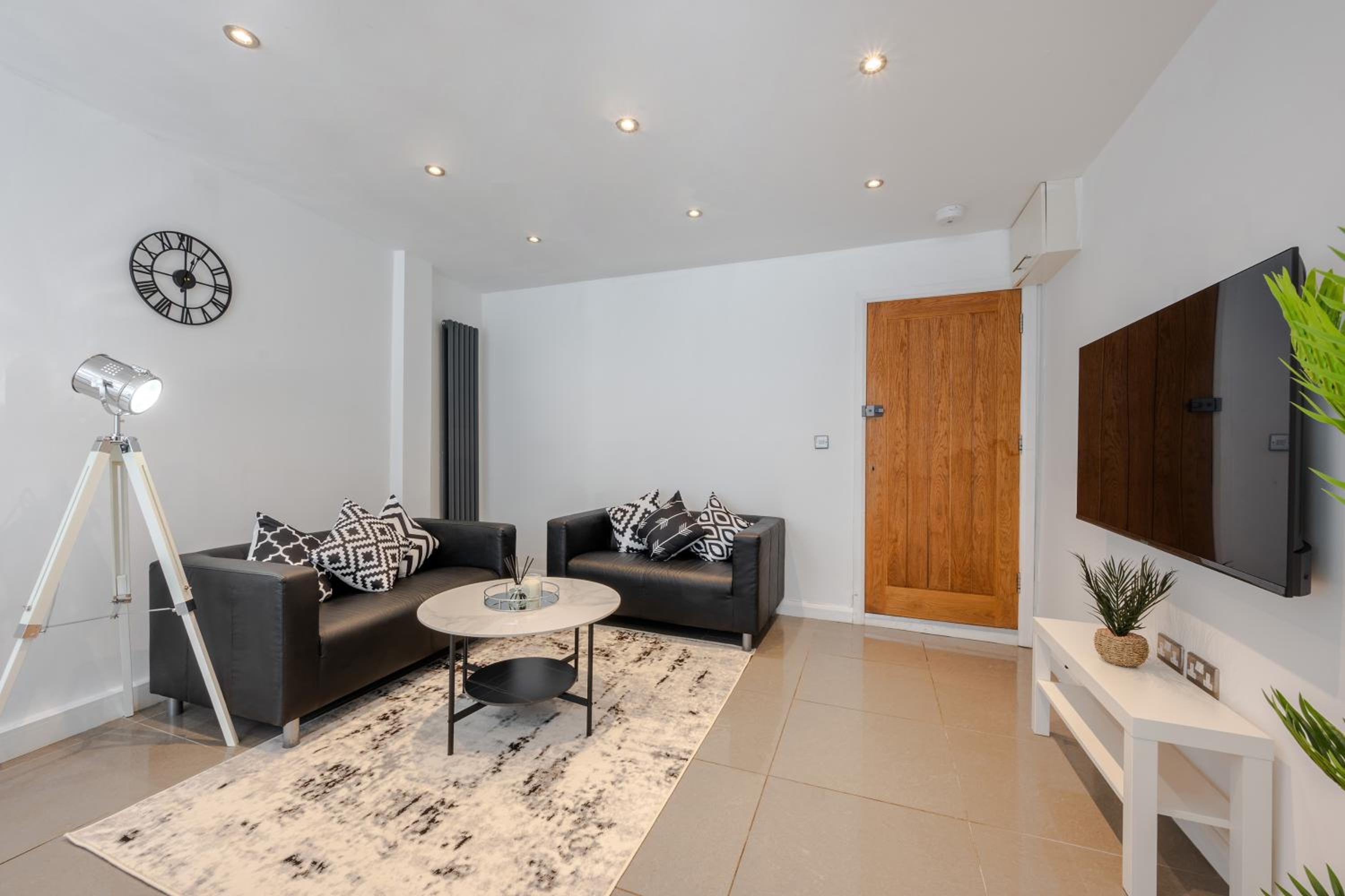 Two-Bedroom Apartment with Terrace photo 3