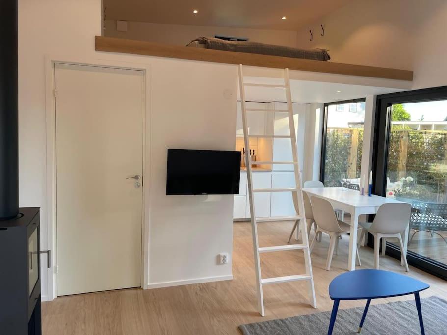 One-Bedroom House photo 1
