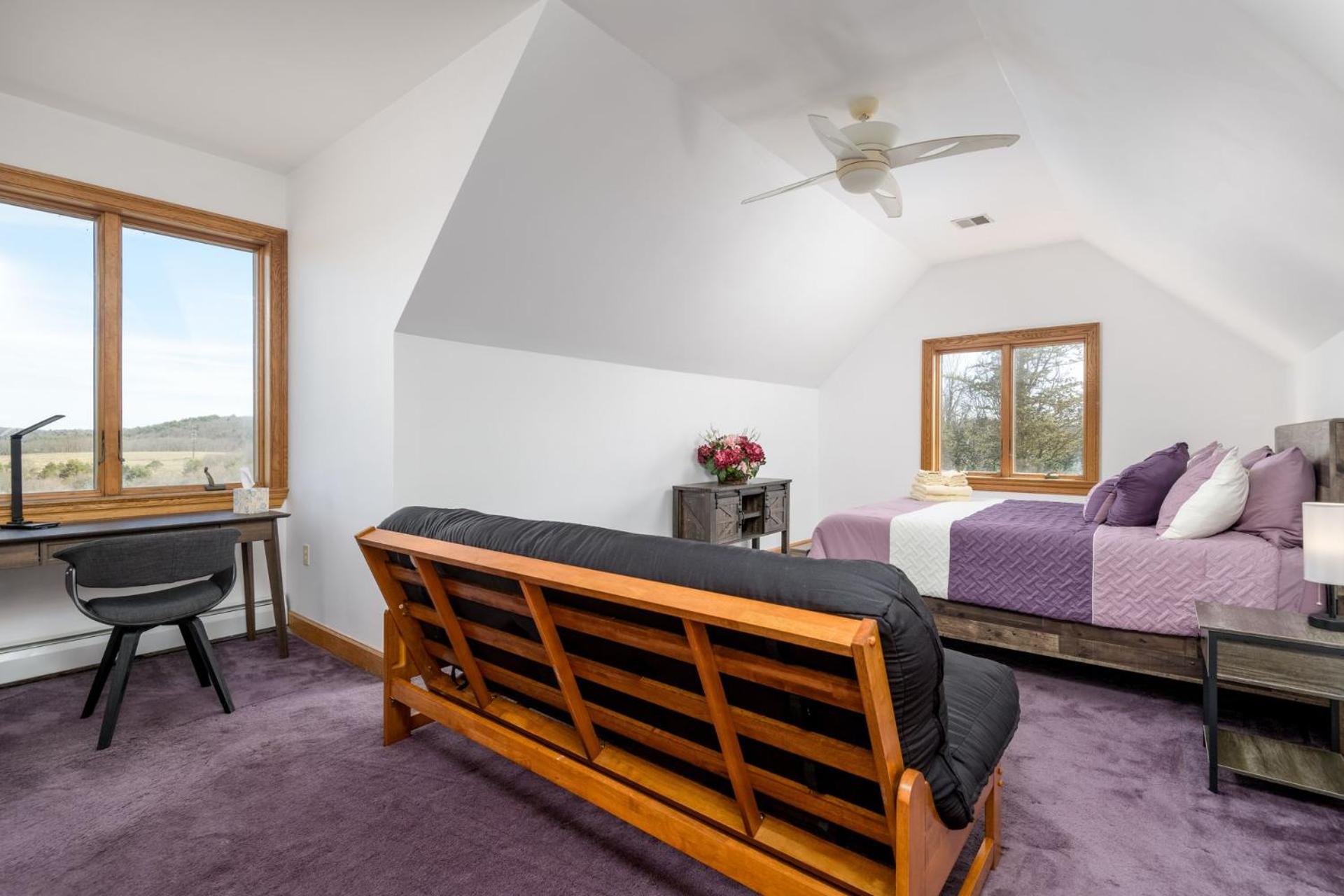 Queen Room photo 1