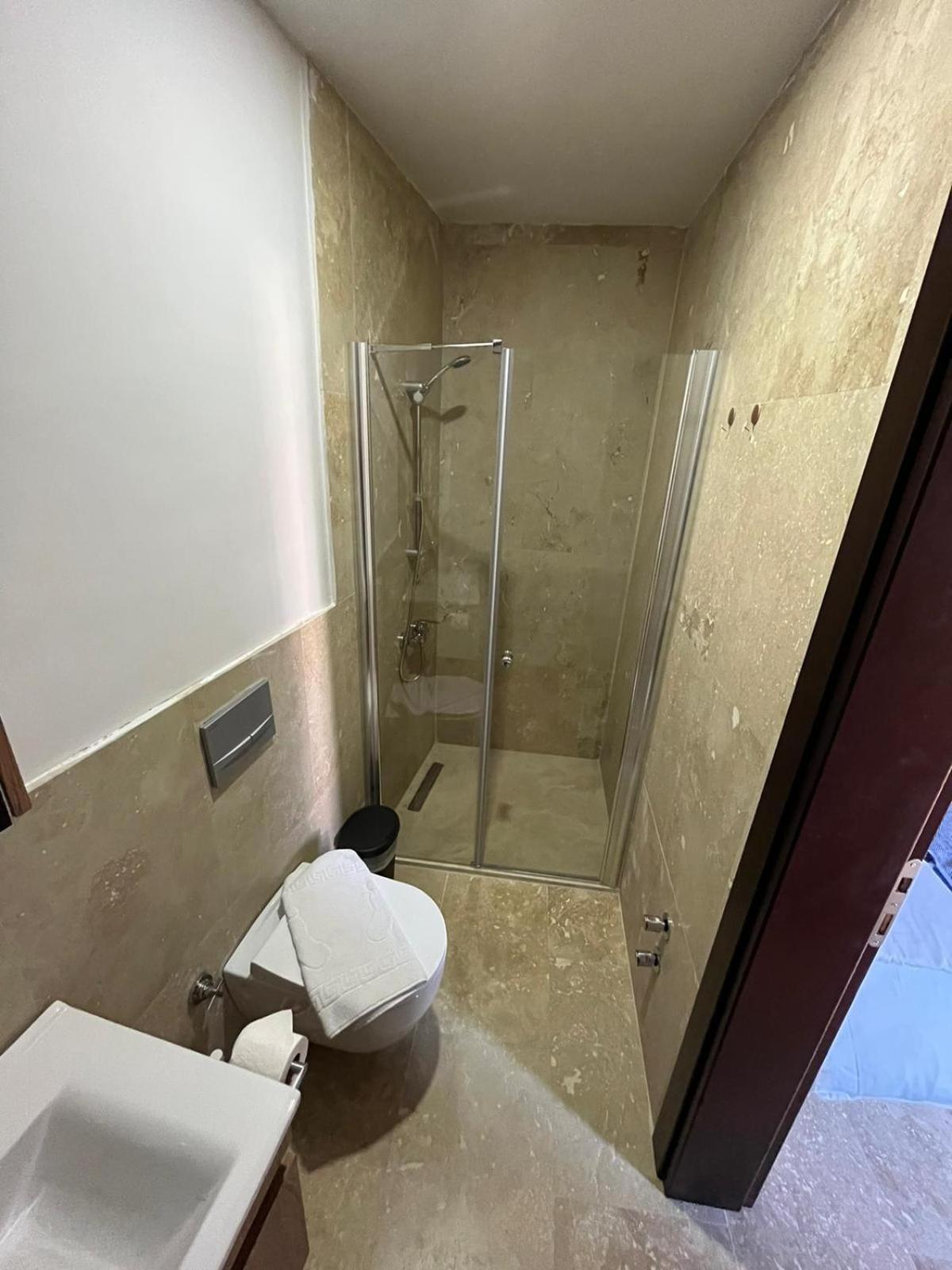 Budget Double Room - Photo 2