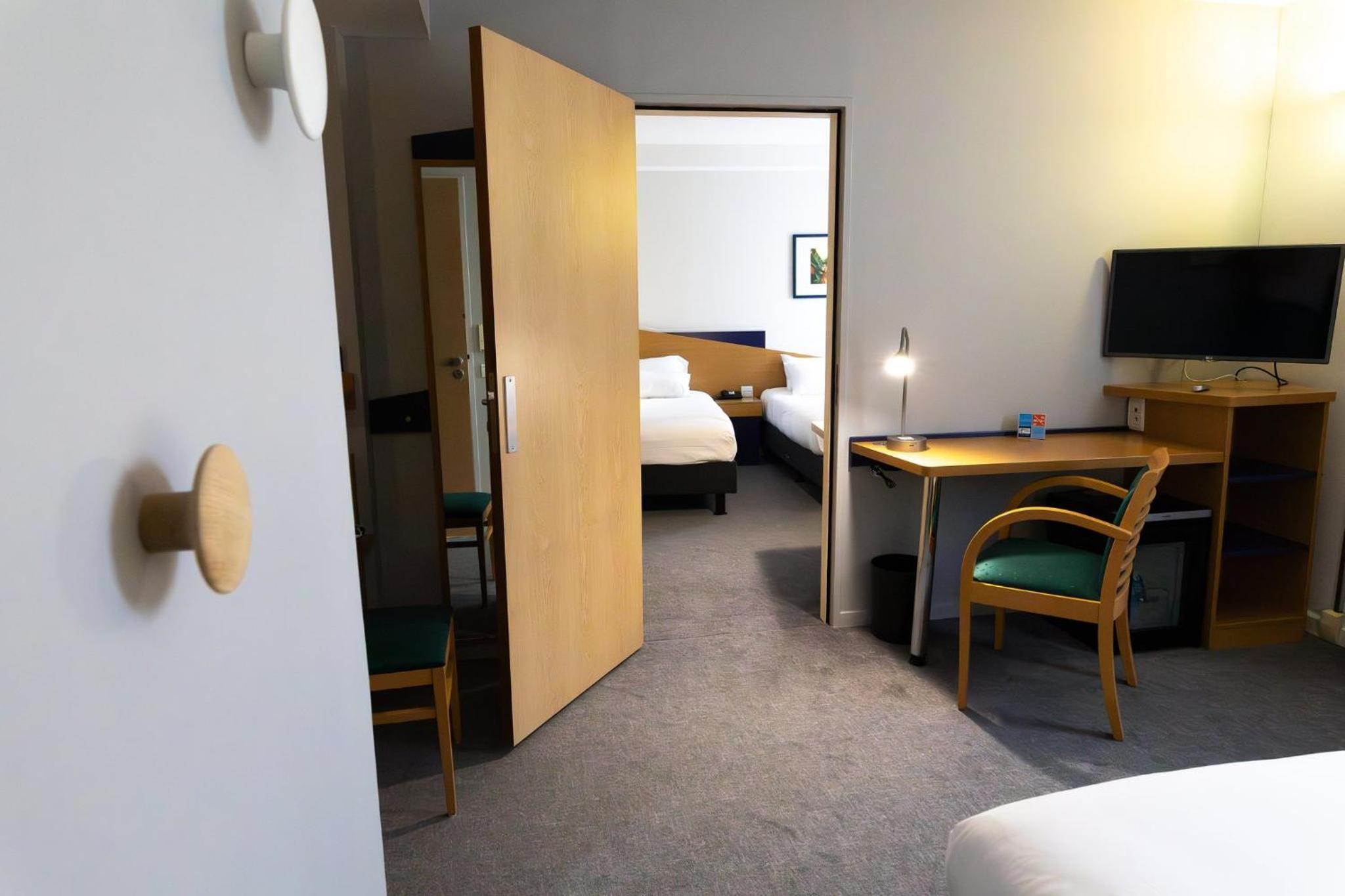 Standard Twin Room with Two Single Beds - Ground Floor - Photo 1