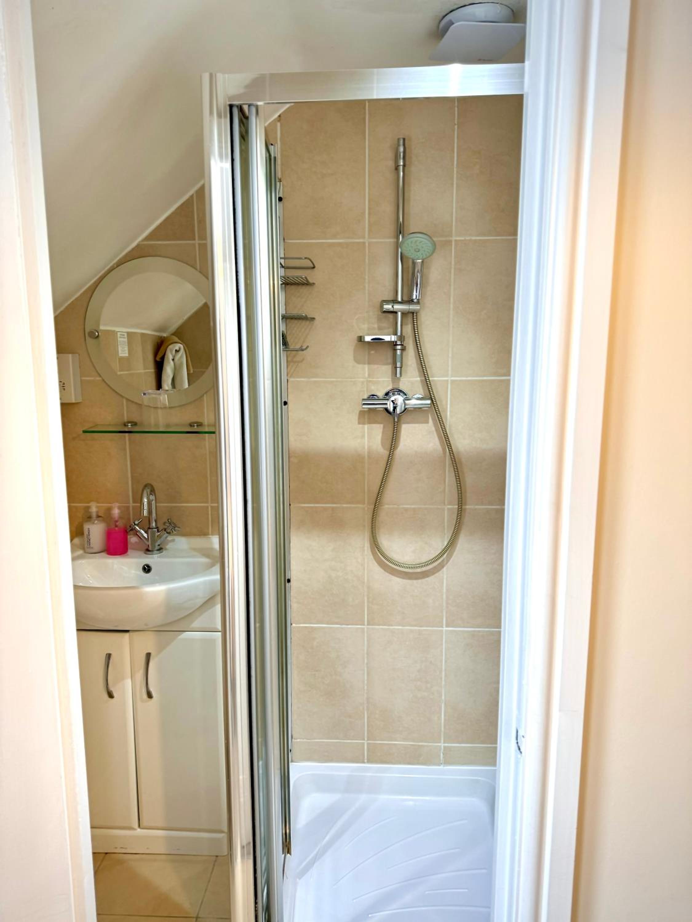 Double Room with Private Bathroom photo 3