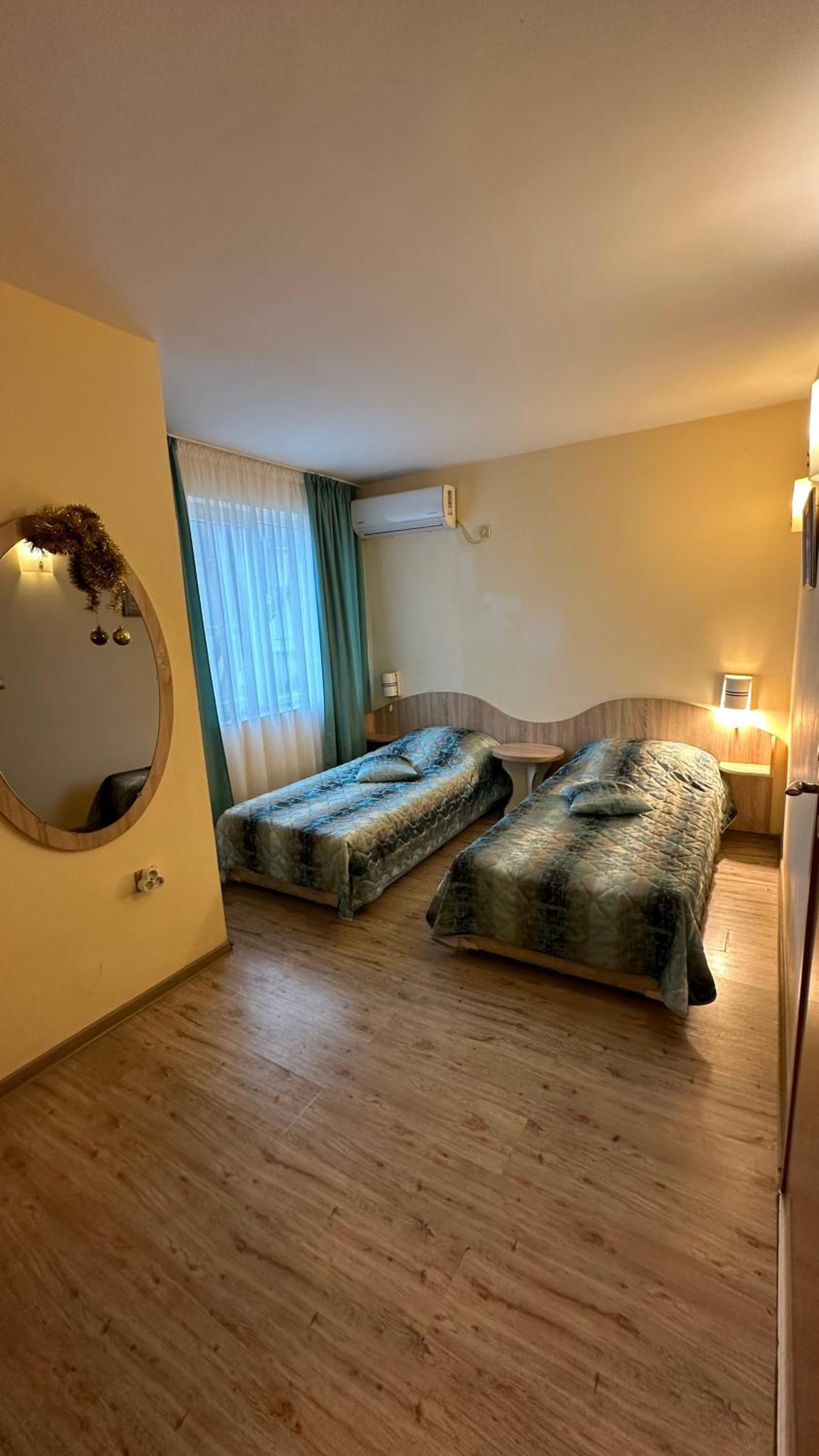 Twin Room - Photo 2