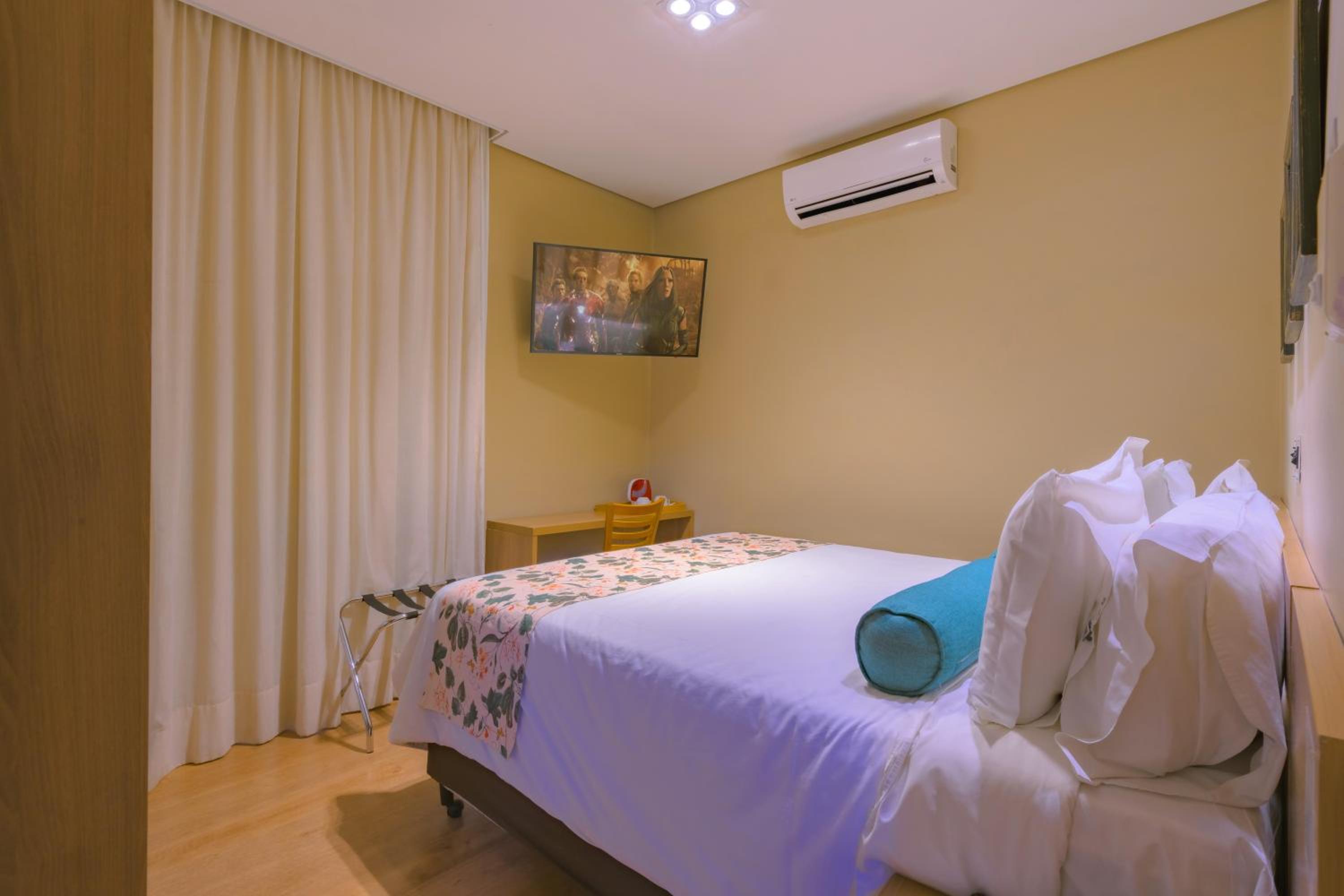 Deluxe Queen Room