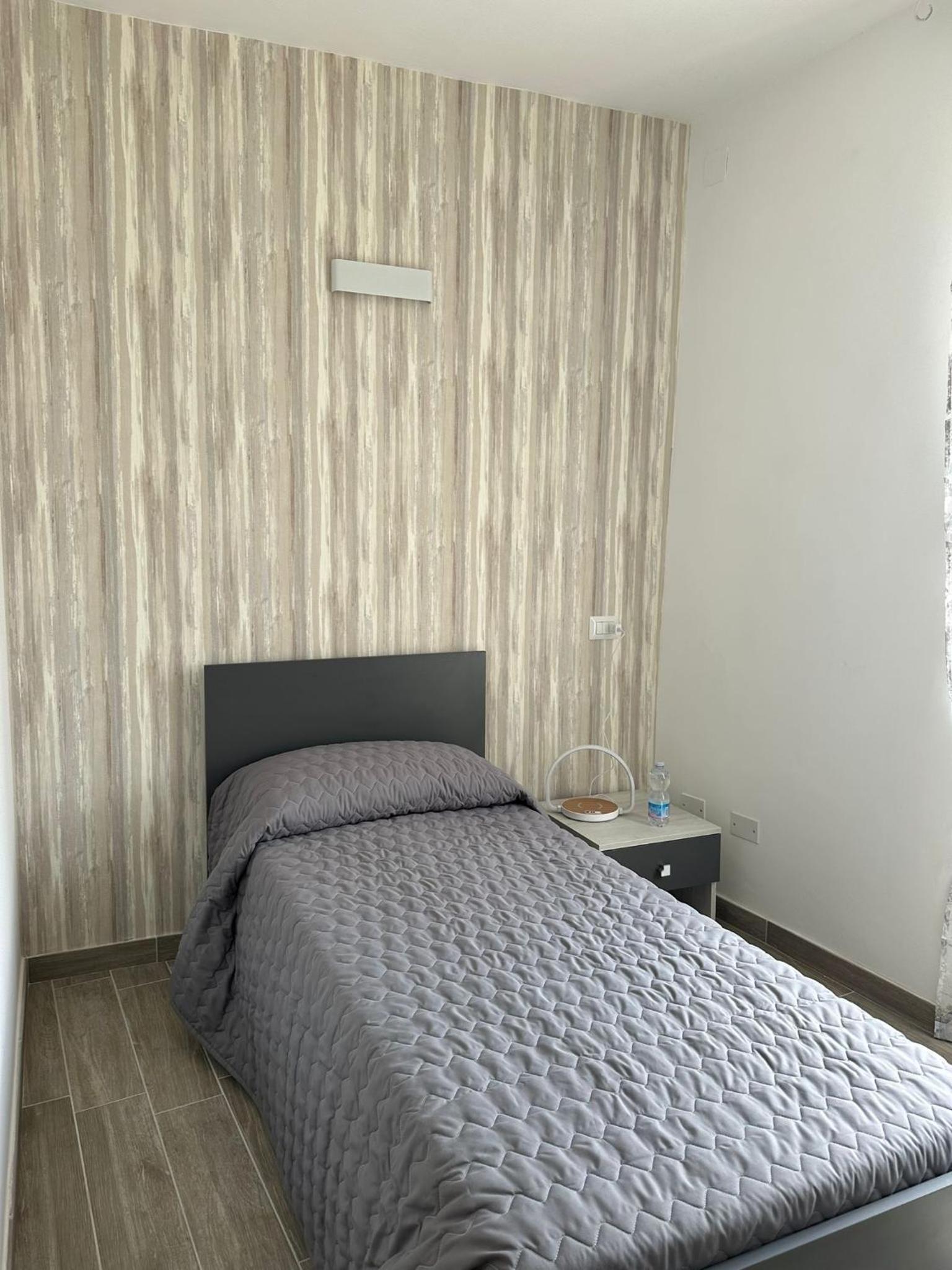 Single Room with Private Bathroom photo 1