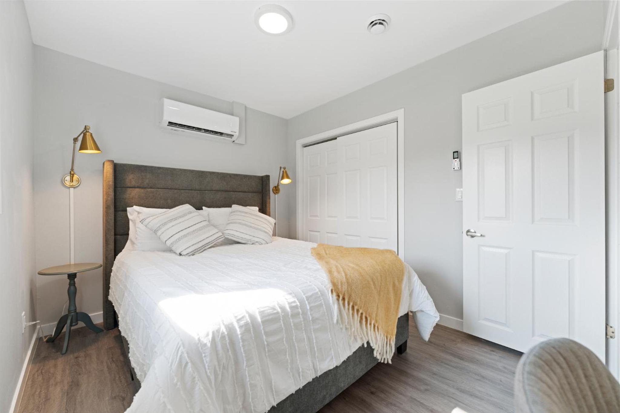 One-Bedroom Apartment photo 3