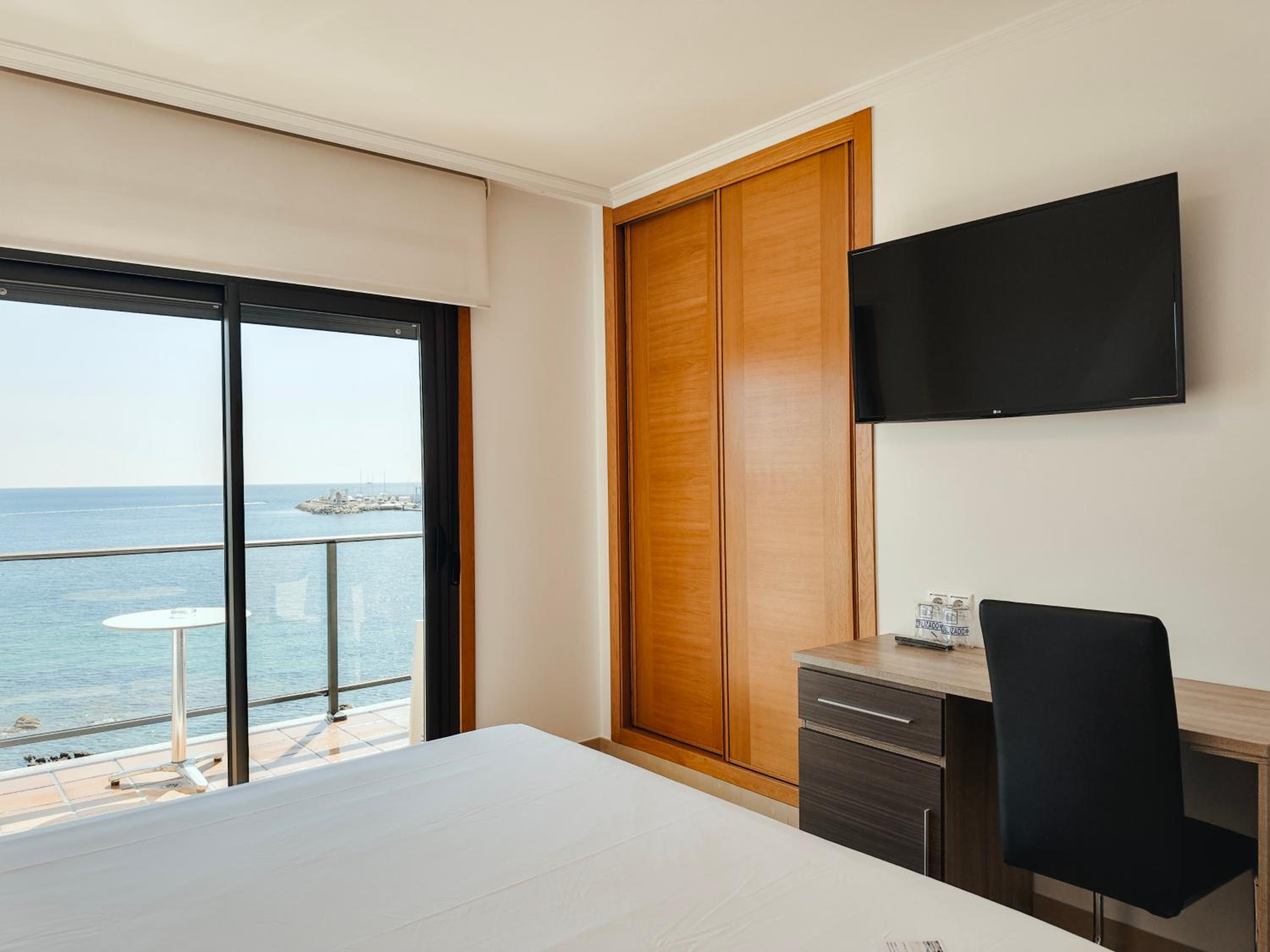 Double Room with Sea View photo 3