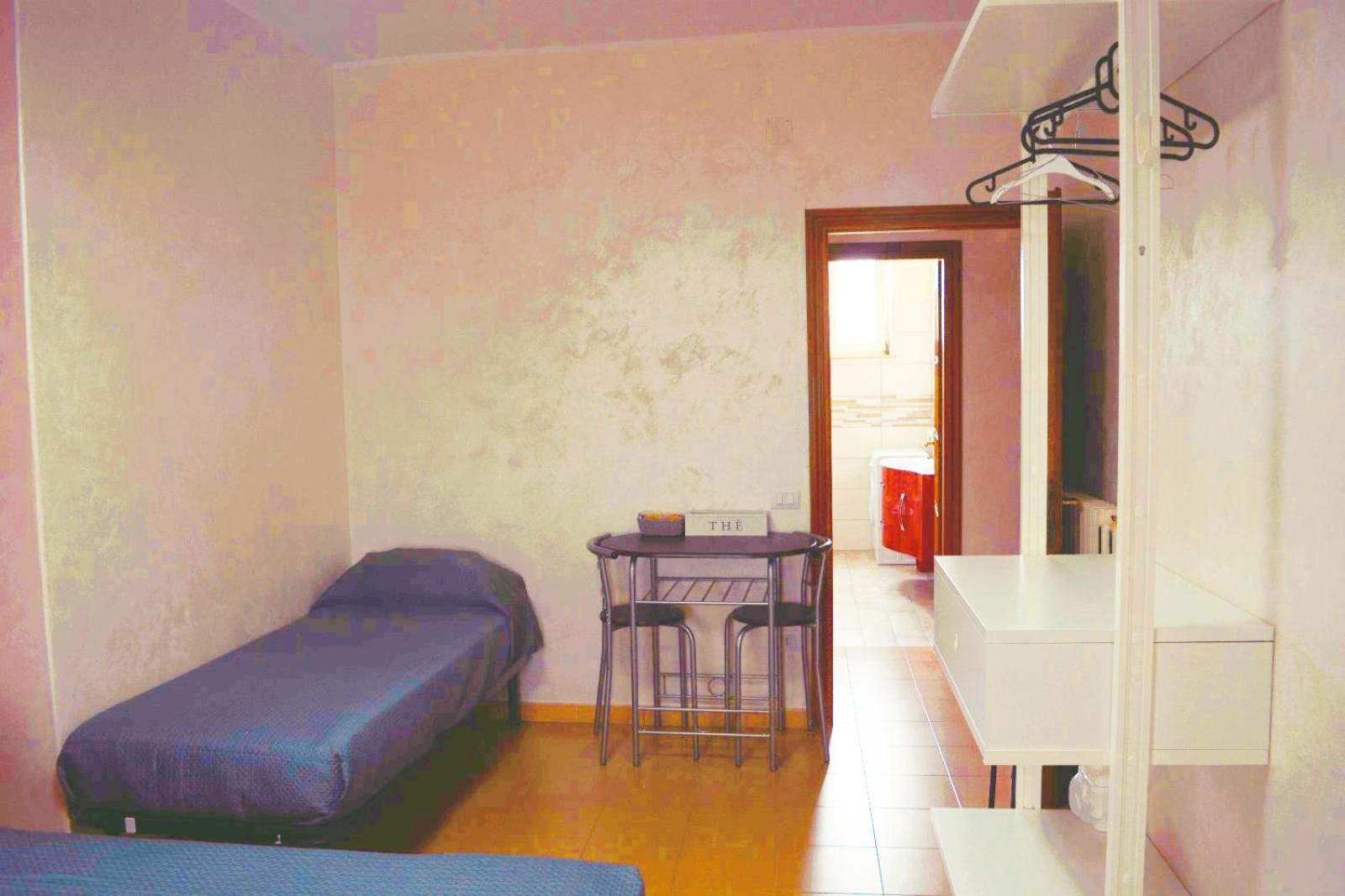 Quadruple Room with Private Bathroom - Photo 5