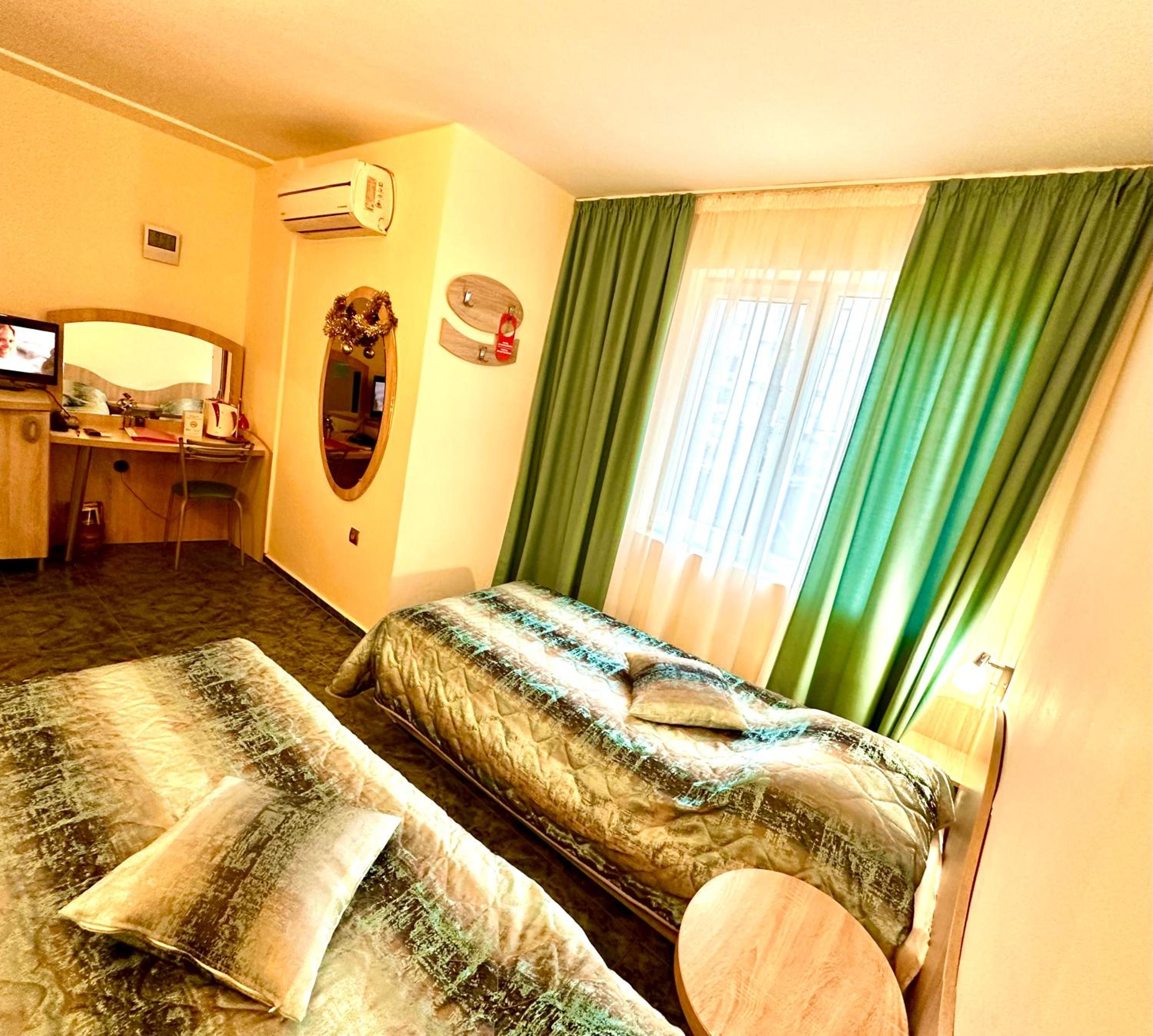 Budget Twin Room - Photo 6