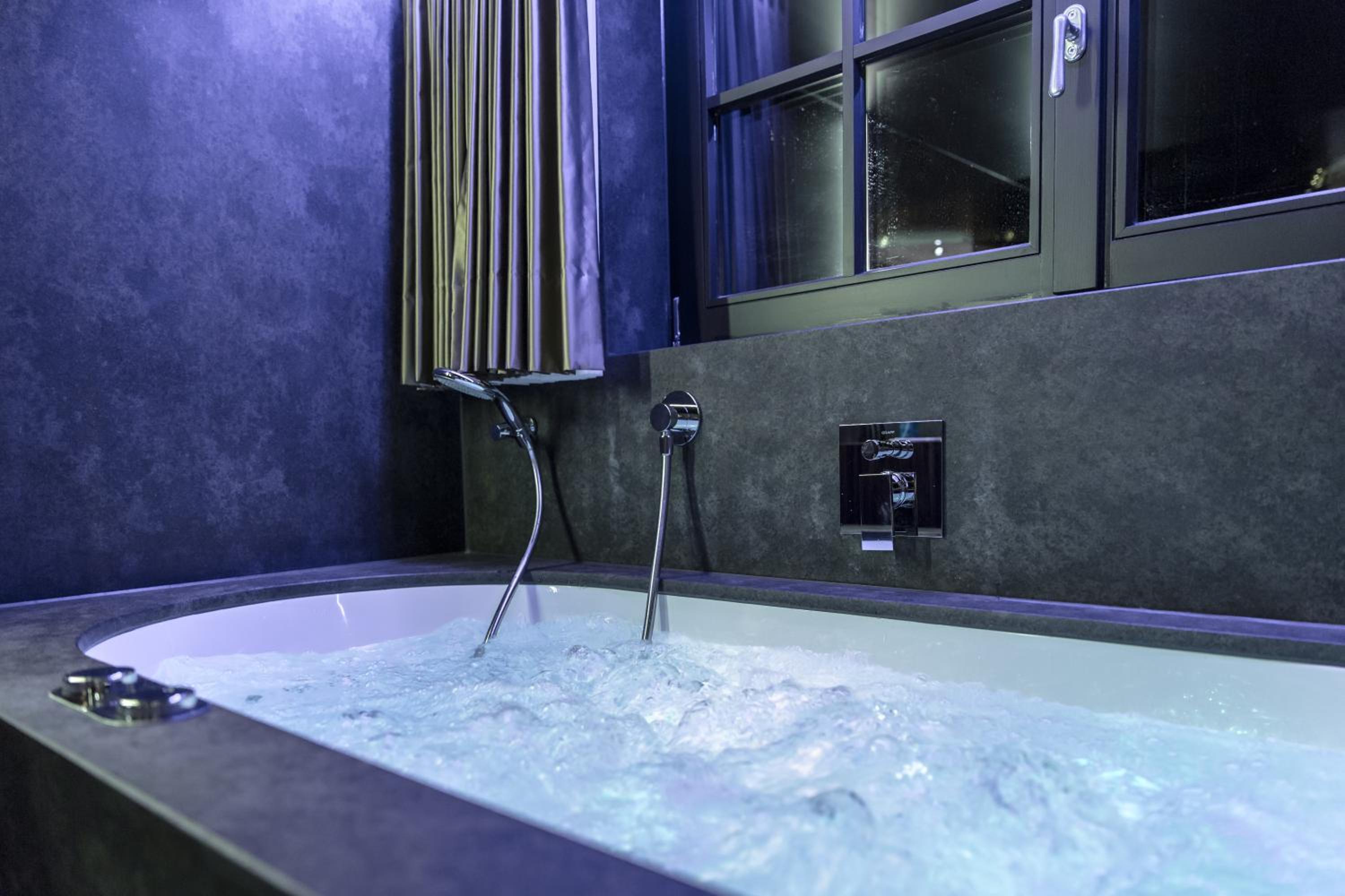 Suite - Photo 10
