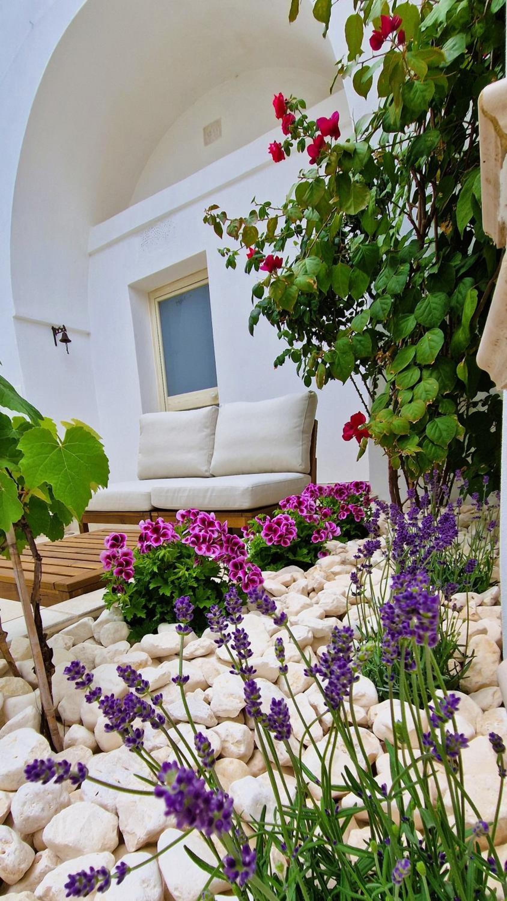 One-Bedroom Apartment with Garden photo 3