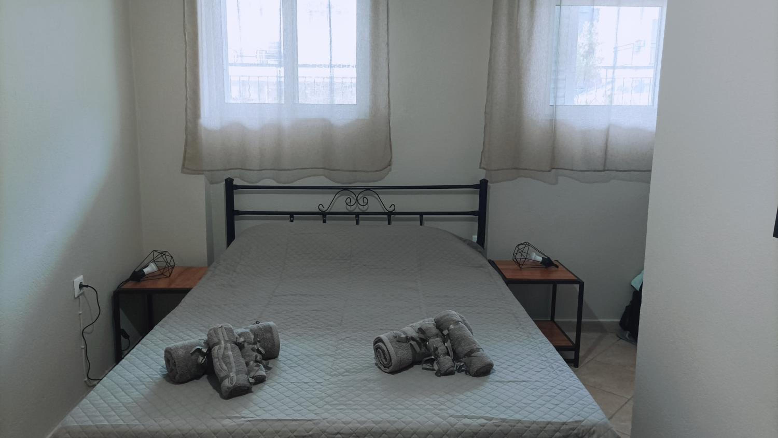 One-Bedroom Apartment - Sea Side