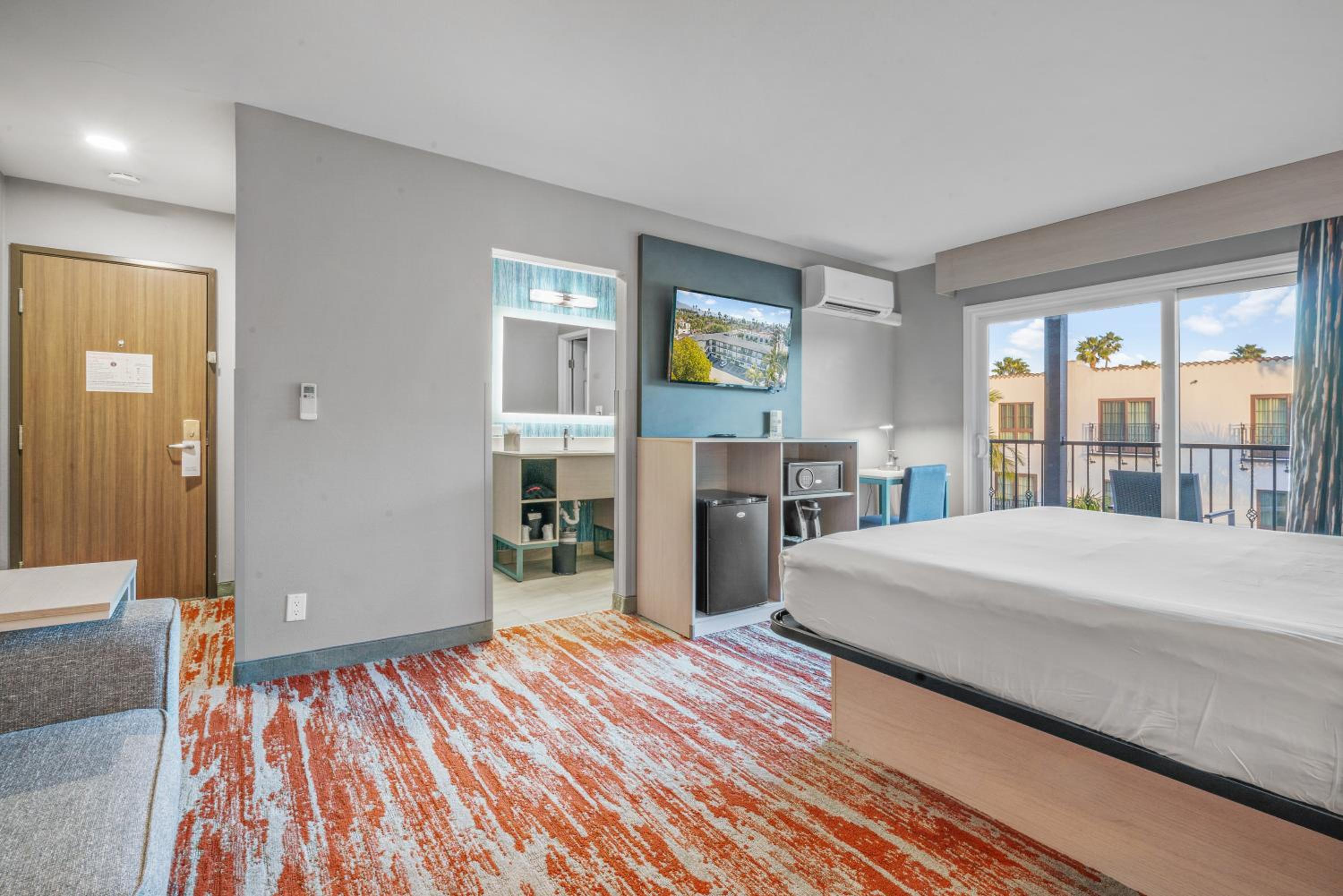King Suite Balcony - Photo 4