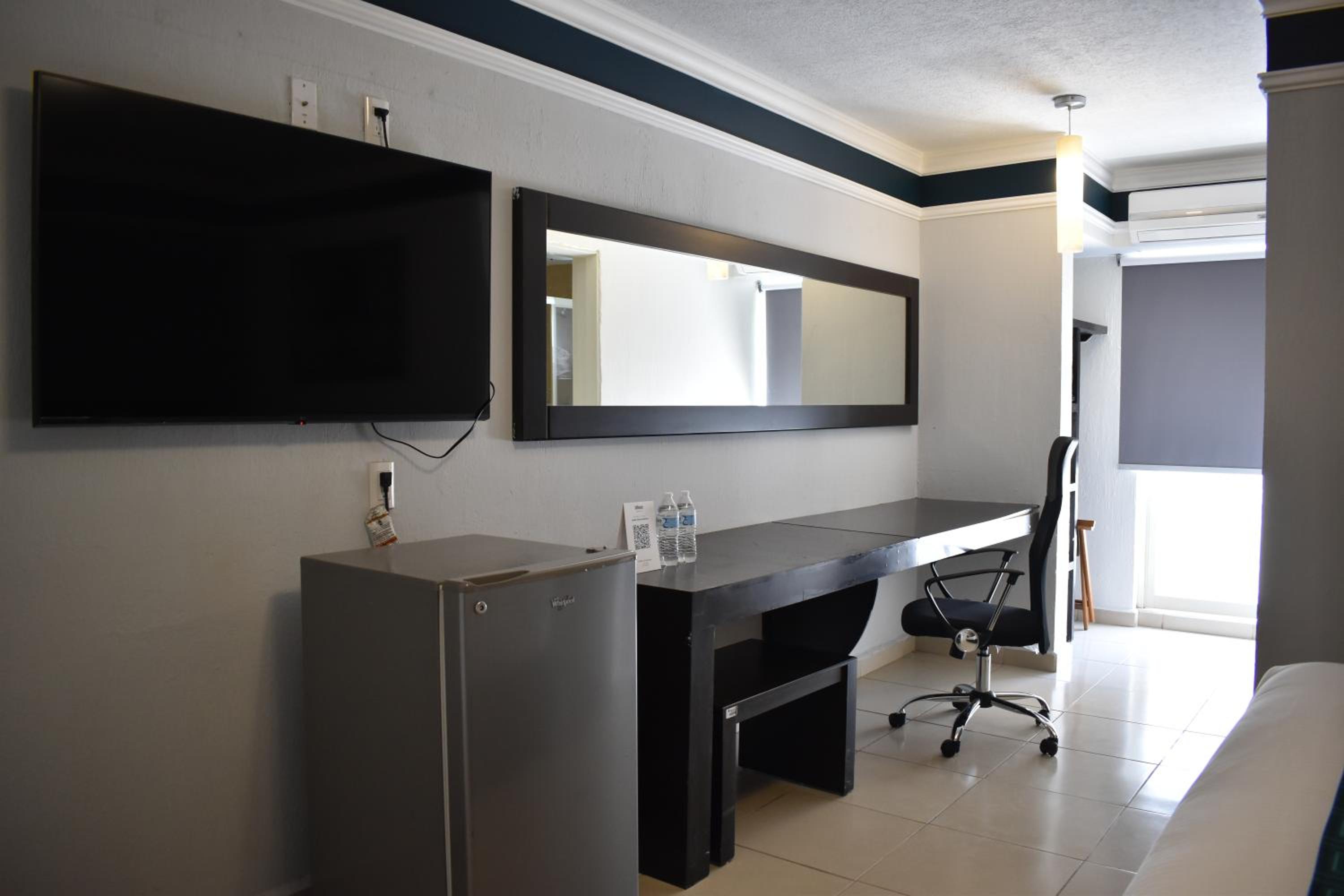 Standard King Room - Photo 3