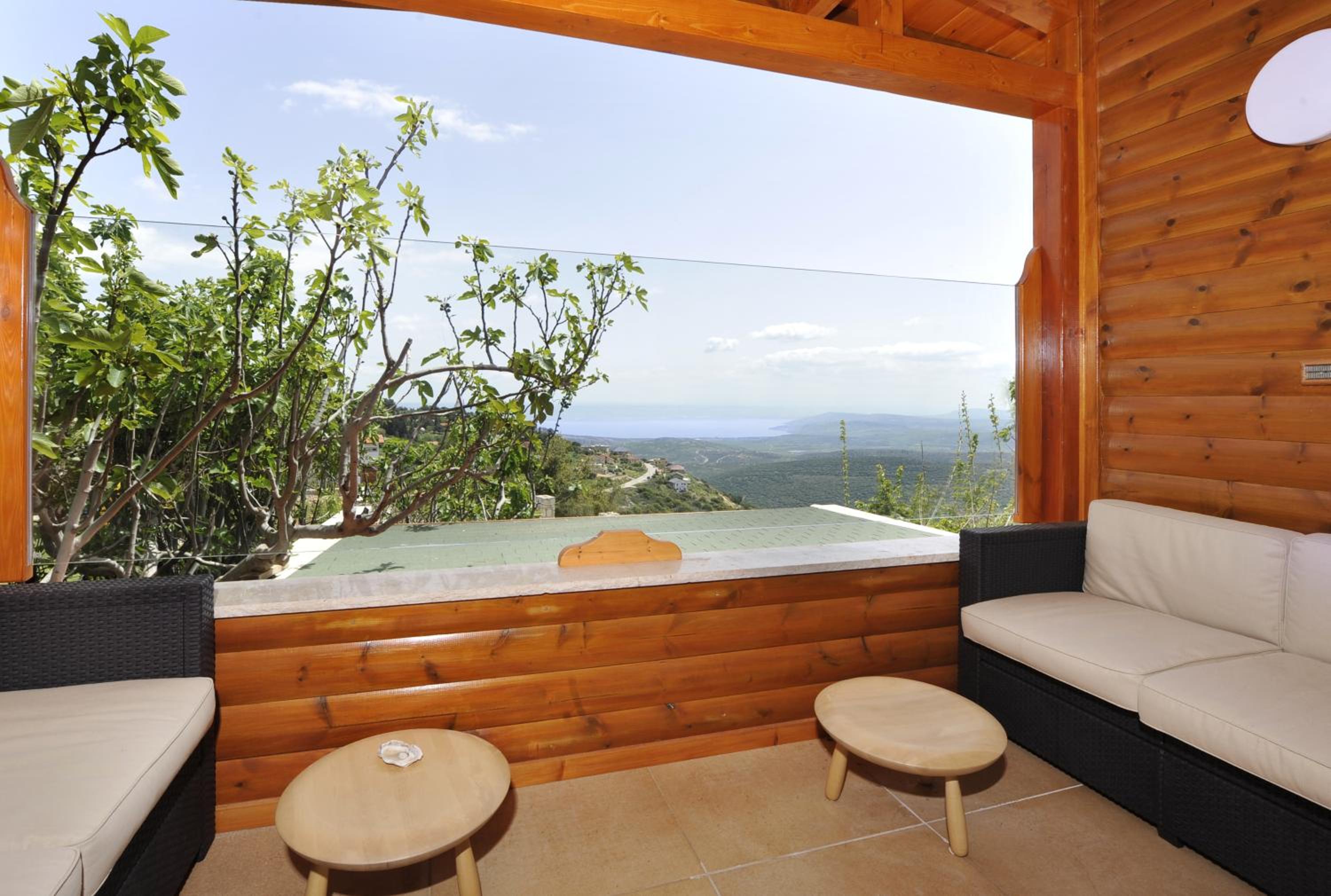 Deluxe Suite with Spa Bath (Kineret) - Photo 6