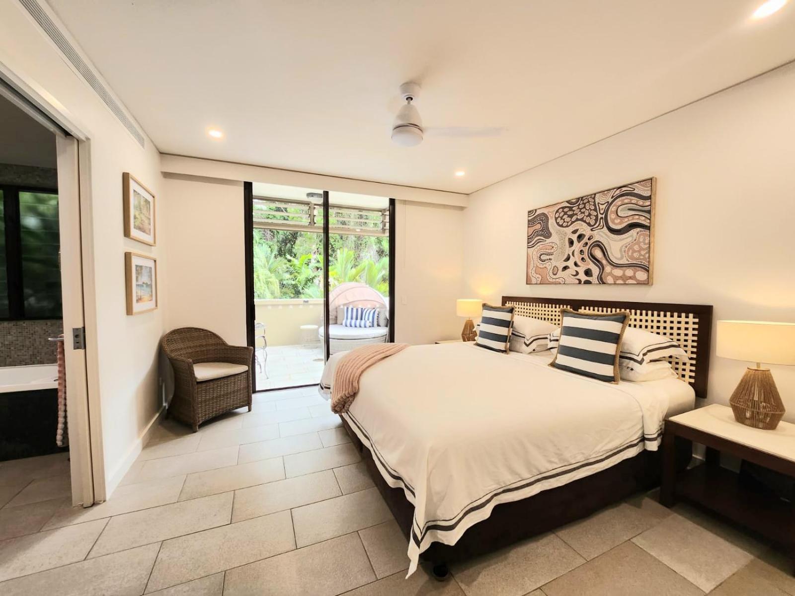 Studio Spa Suite with Large Balcony #220 photo 1