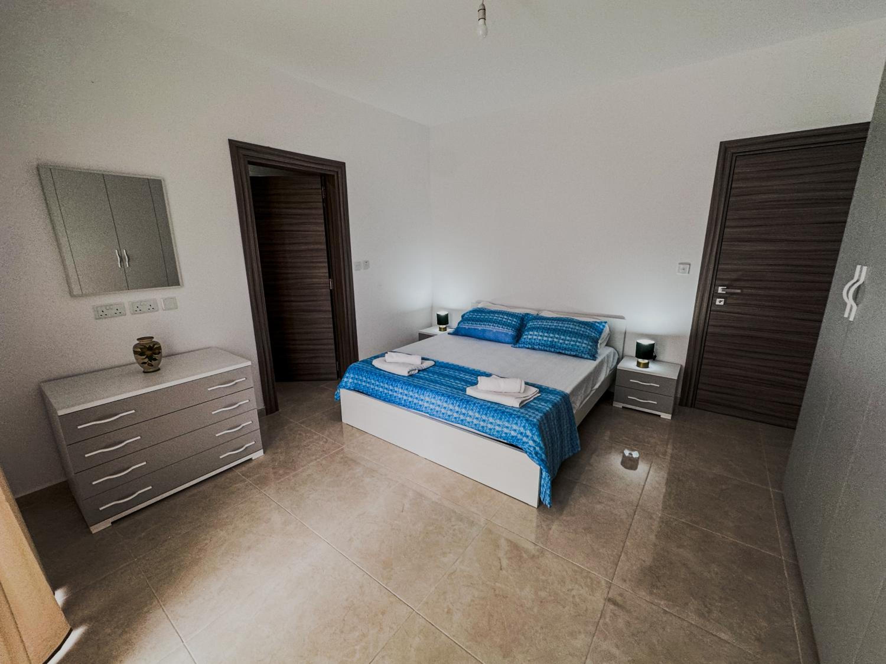 Two-Bedroom Deluxe Apartment with Balcony photo 3
