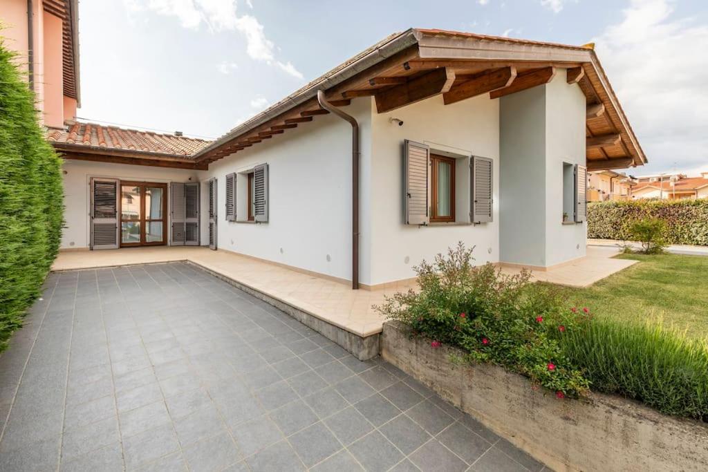Villa photo 2