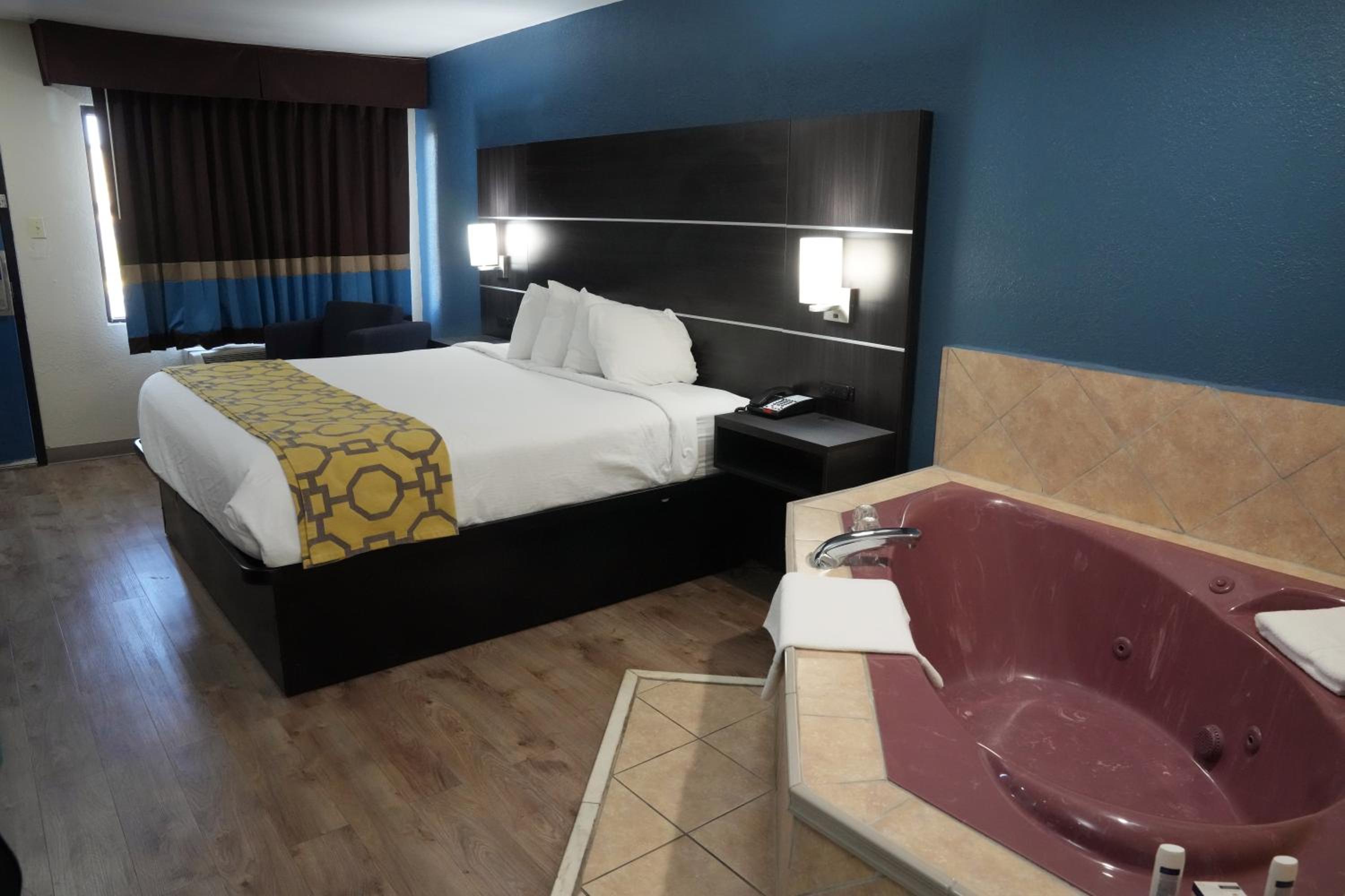 Deluxe King Room - Non-Smoking