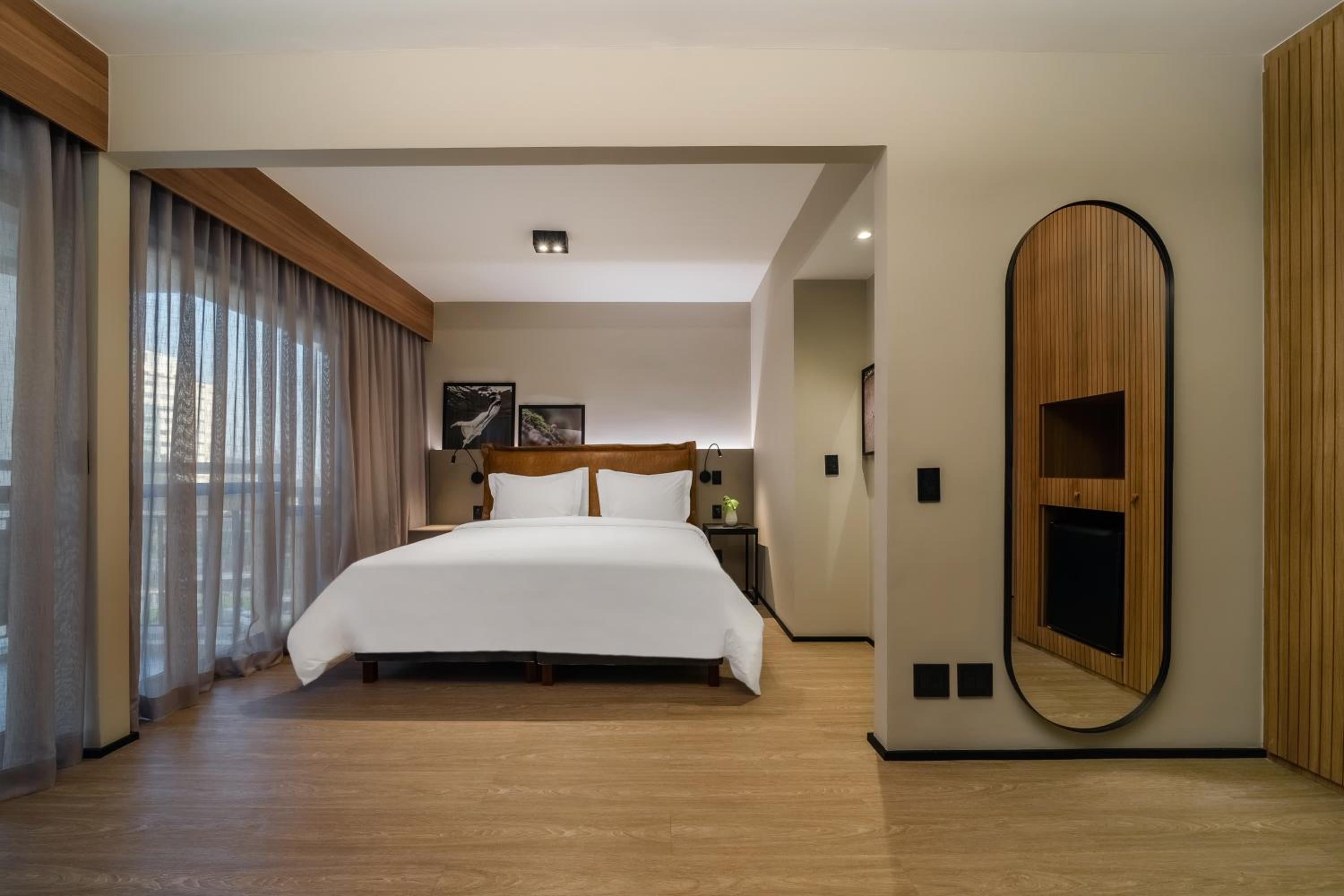 Superior King Room with Balcony - Photo 6