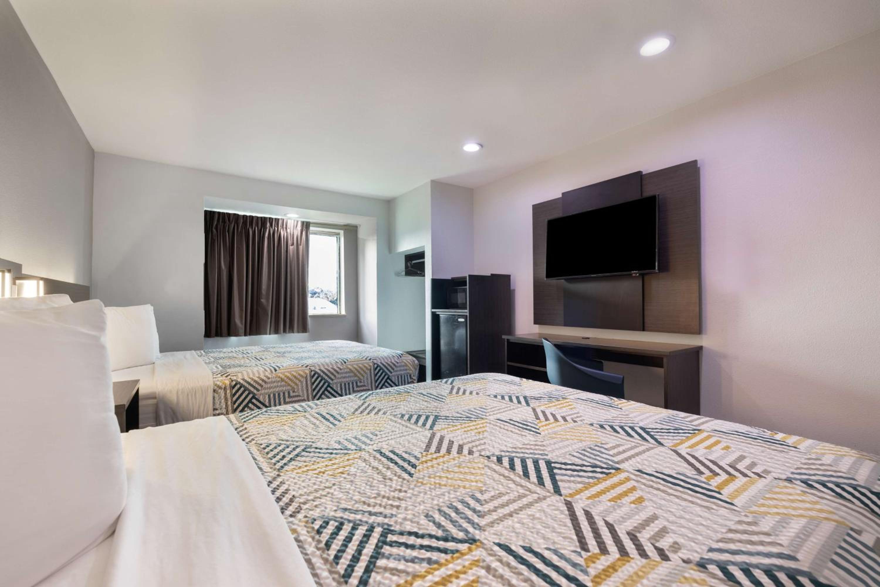 Deluxe Queen Room with Two Queen Beds - Non-Smoking