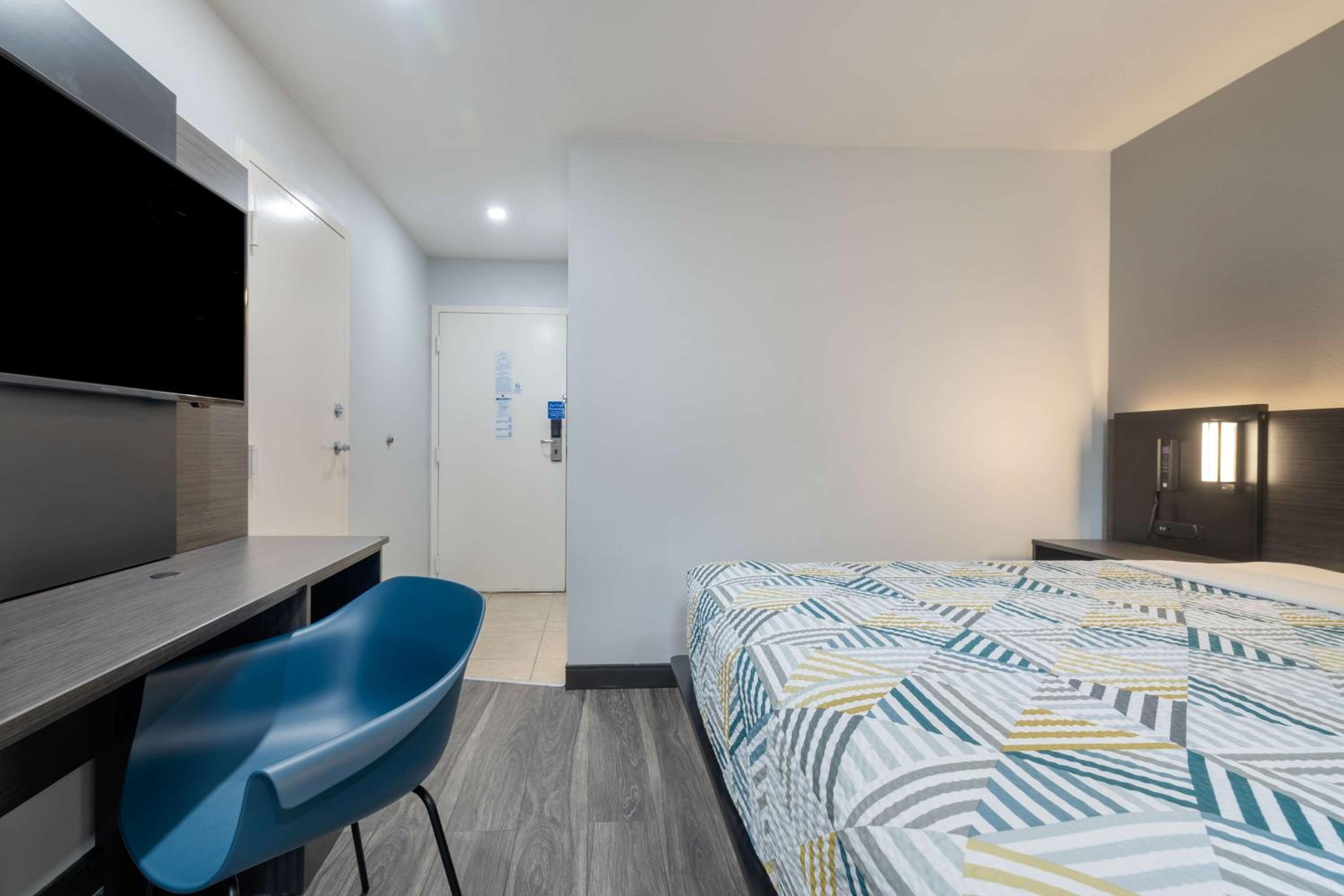 Queen Room - Disability Access - Non-Smoking photo 2