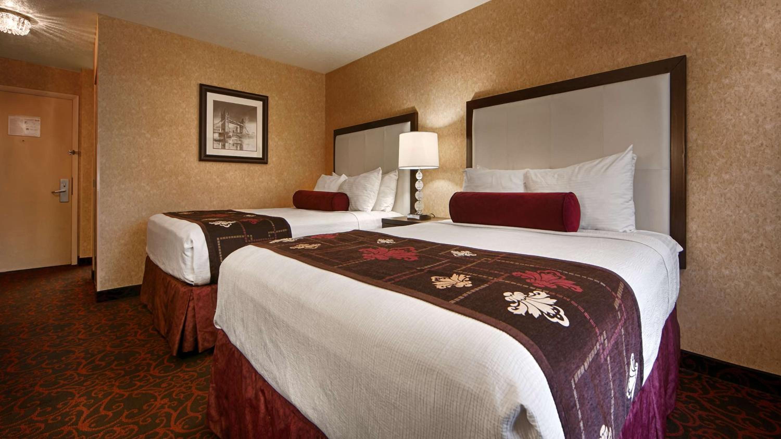 Queen Room with Two Queen Beds and Bath Tub - Disability Access/Non-Smoking  - Photo 1