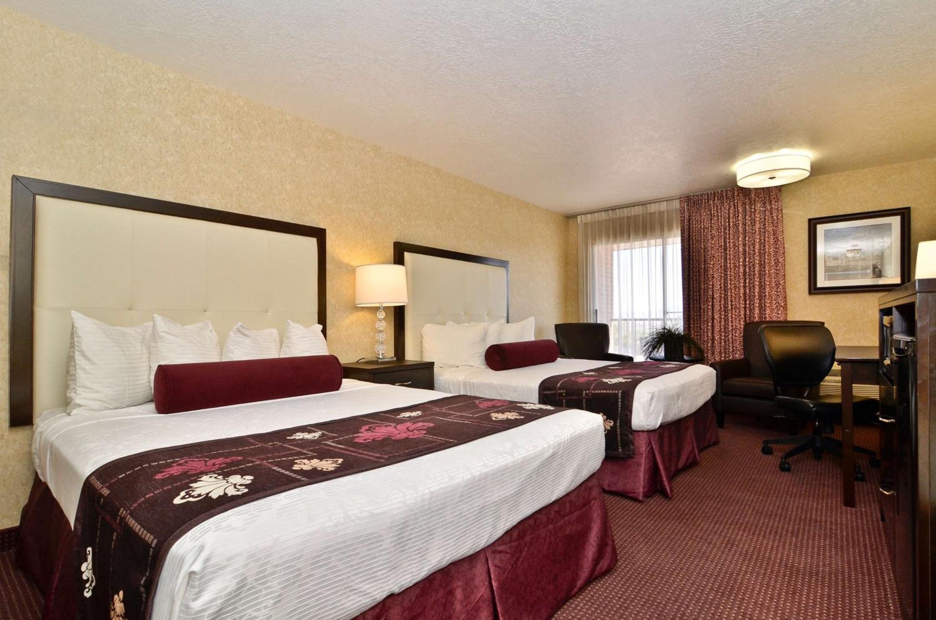 Queen Room with Two Queen Beds and Balcony - Non-Smoking - Photo 1