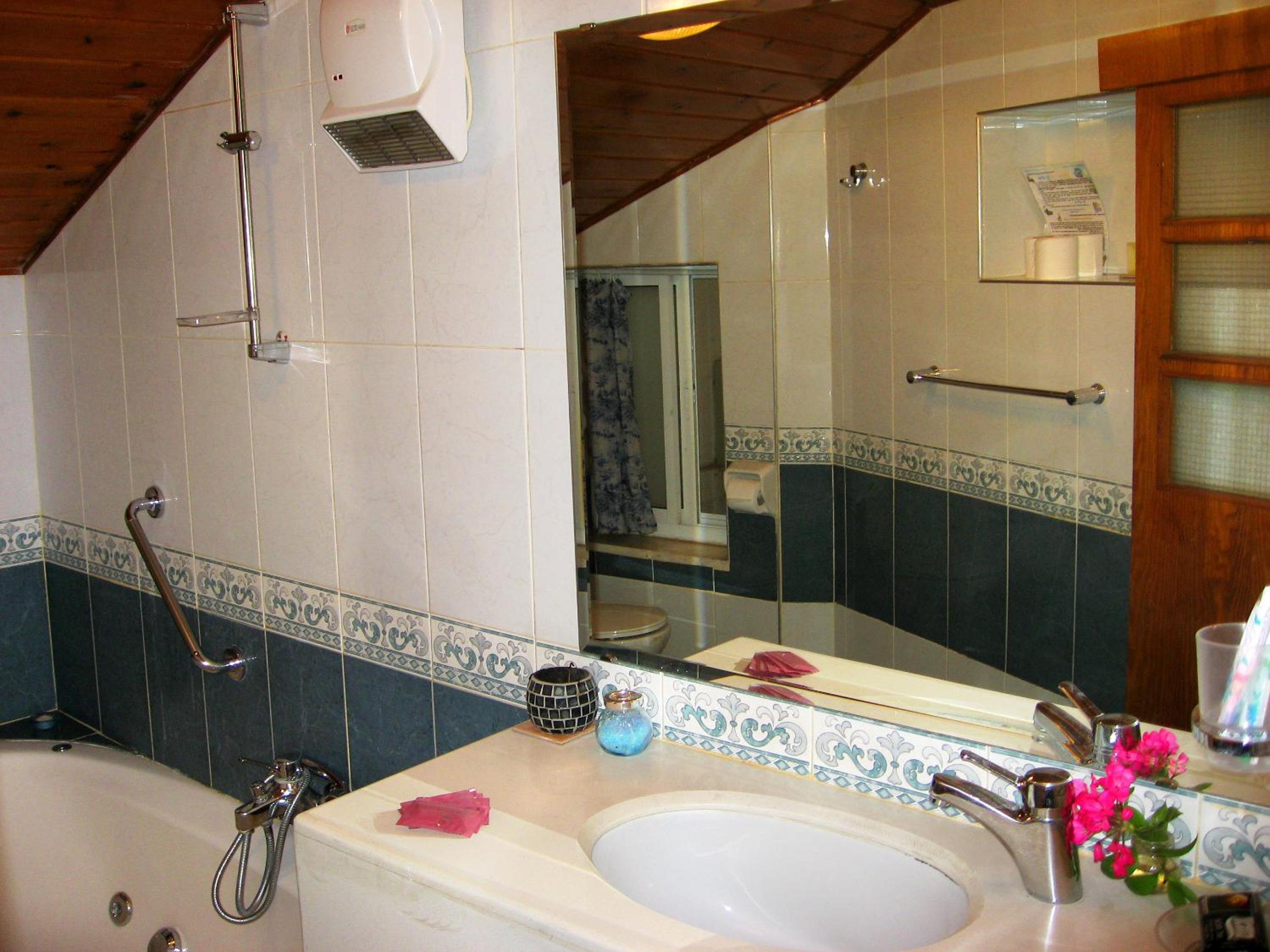 Family Room with Garden View (Ha'Etz Ha'Sagol) - Photo 3