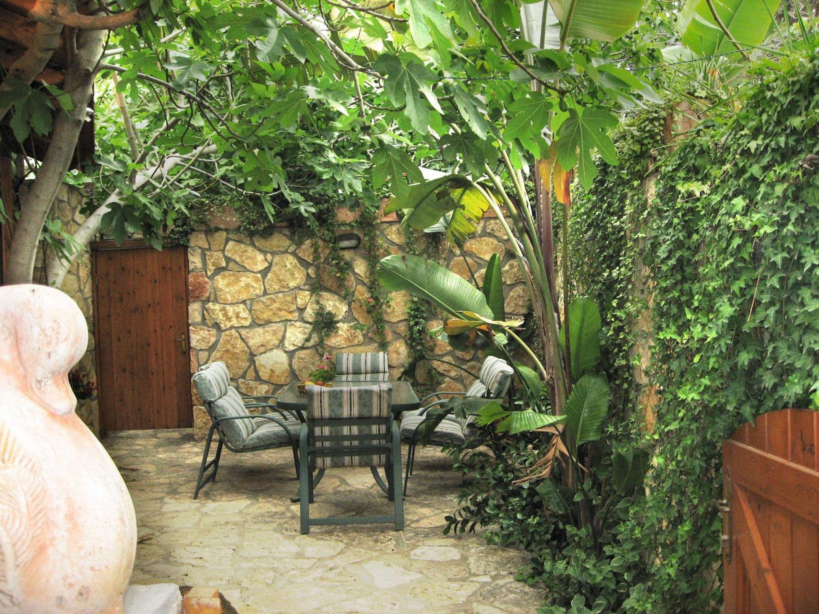 Family Room with Garden View (Ha'Etz Ha'Sagol) - Photo 8