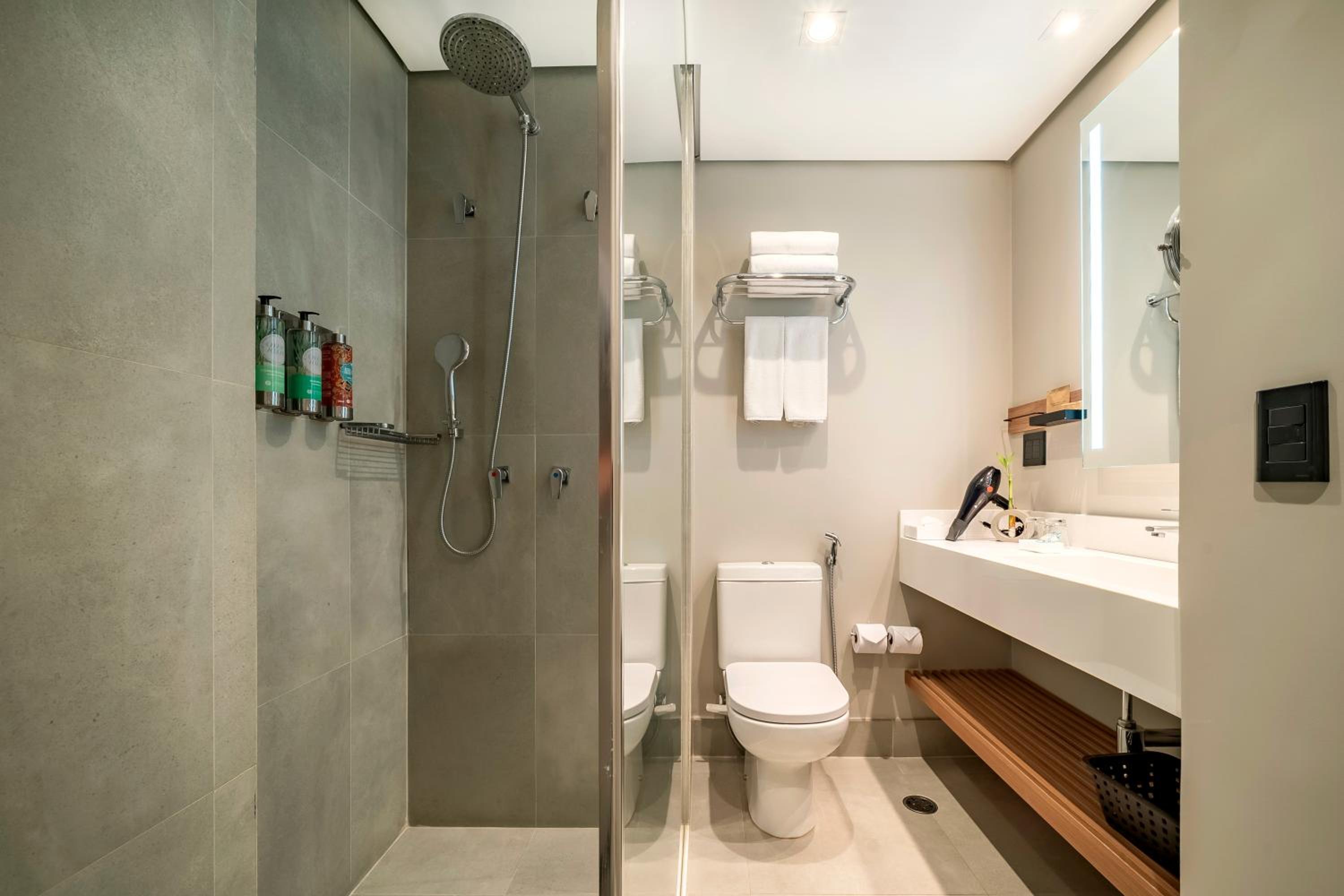 Deluxe Twin Room with Balcony - Photo 6