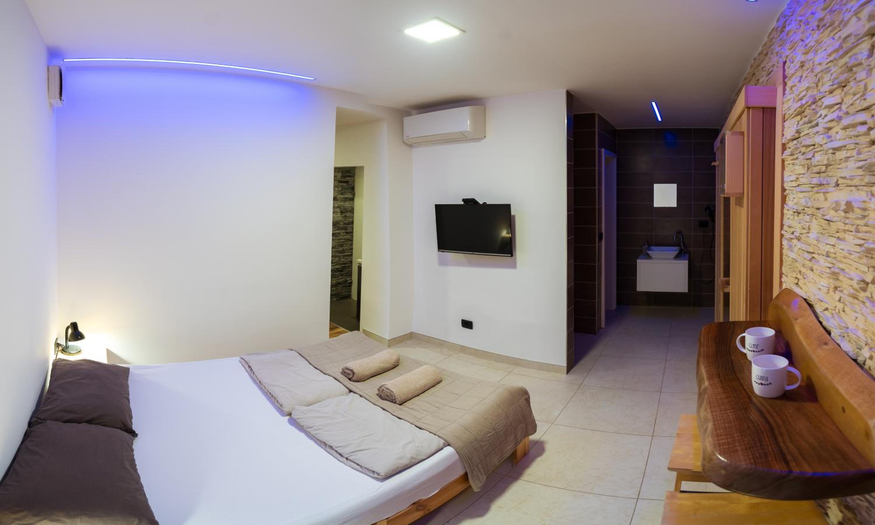 One-Bedroom Apartment - Photo 18
