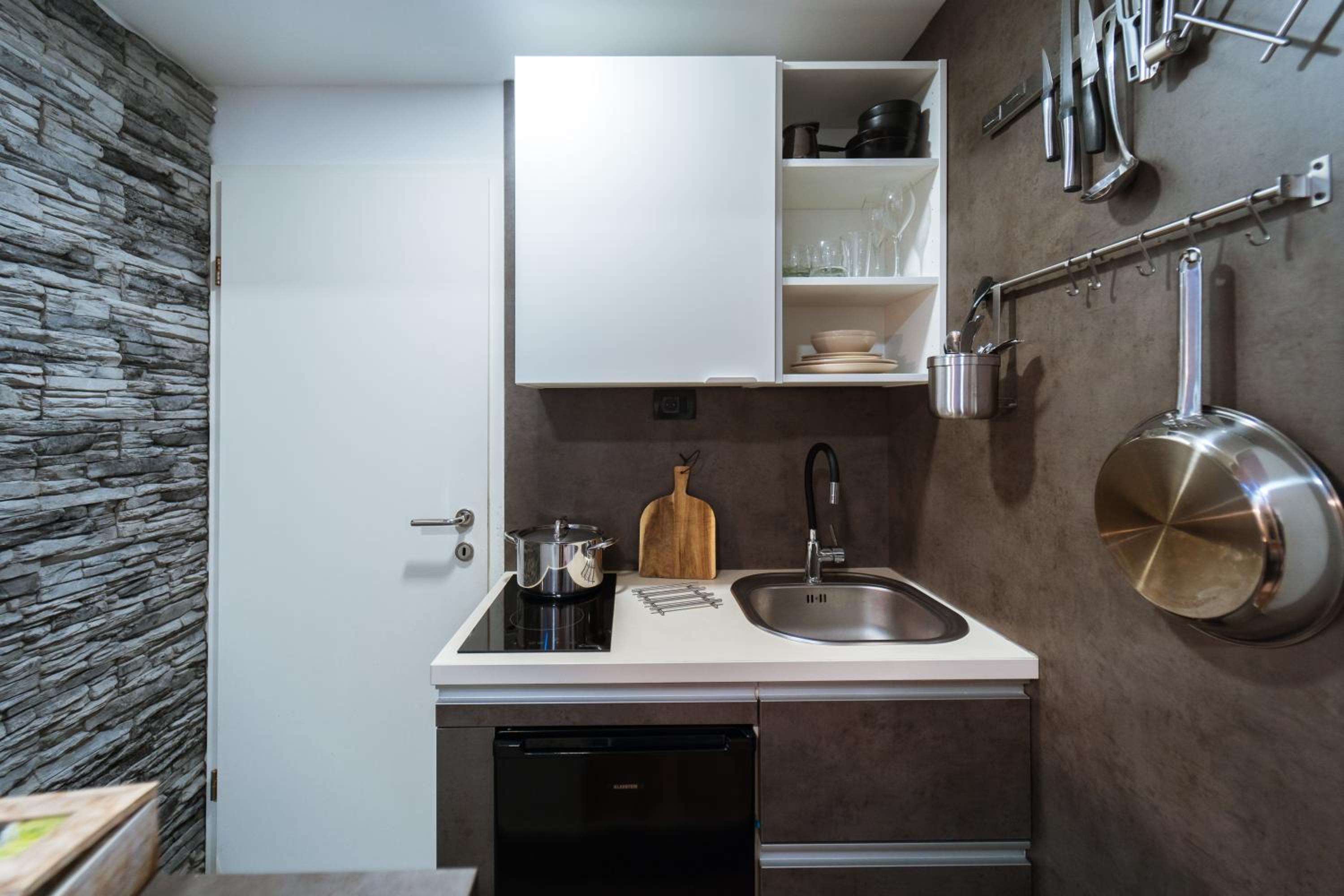 One-Bedroom Apartment - Photo 9