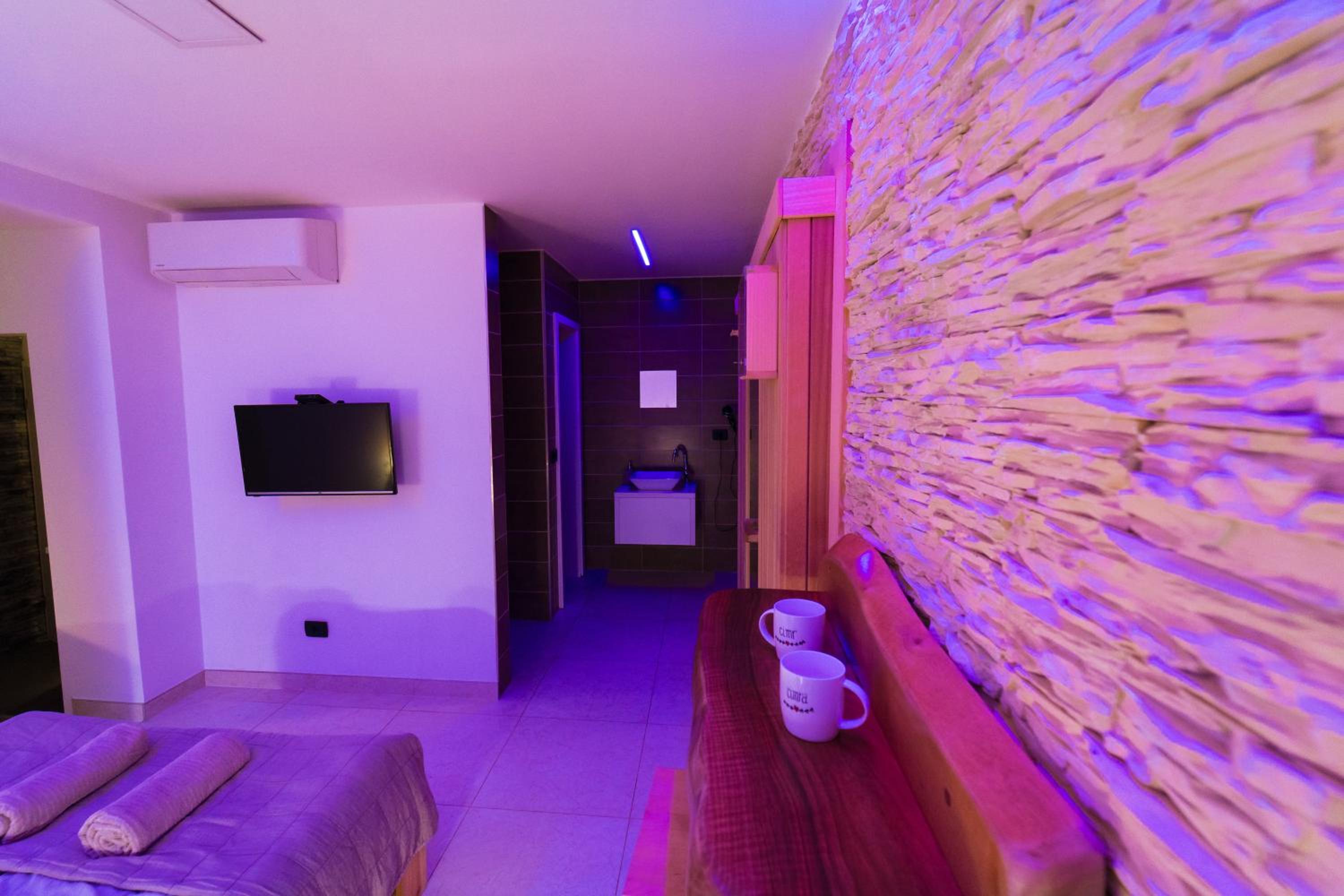 One-Bedroom Apartment - Photo 7