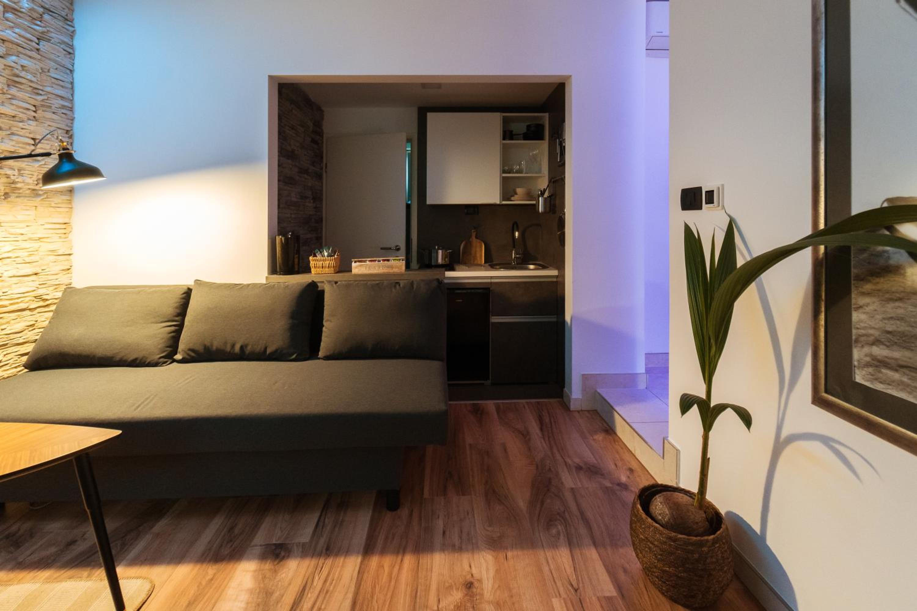 One-Bedroom Apartment - Photo 2