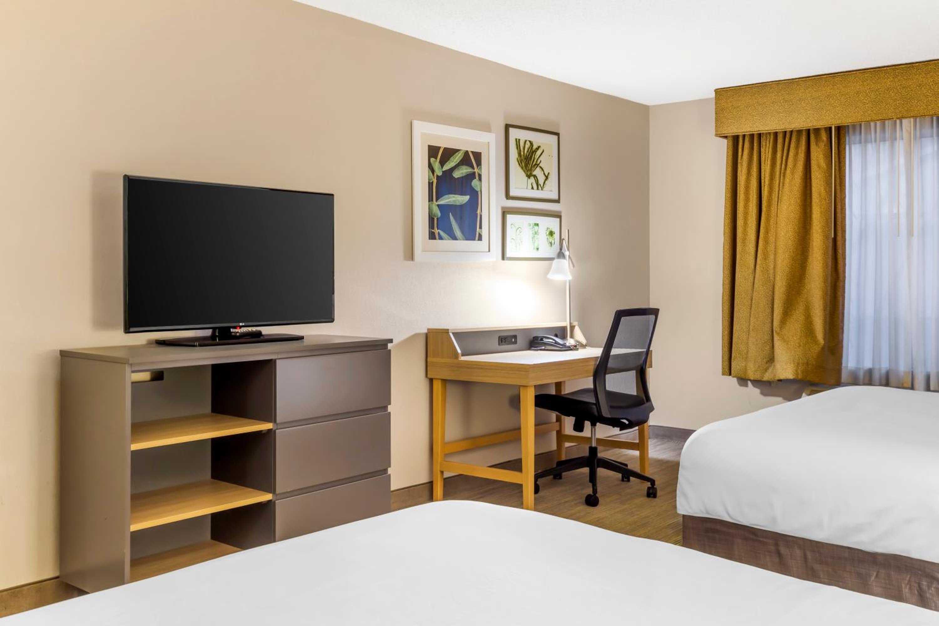 Queen Room with Two Queen Beds - Photo 1