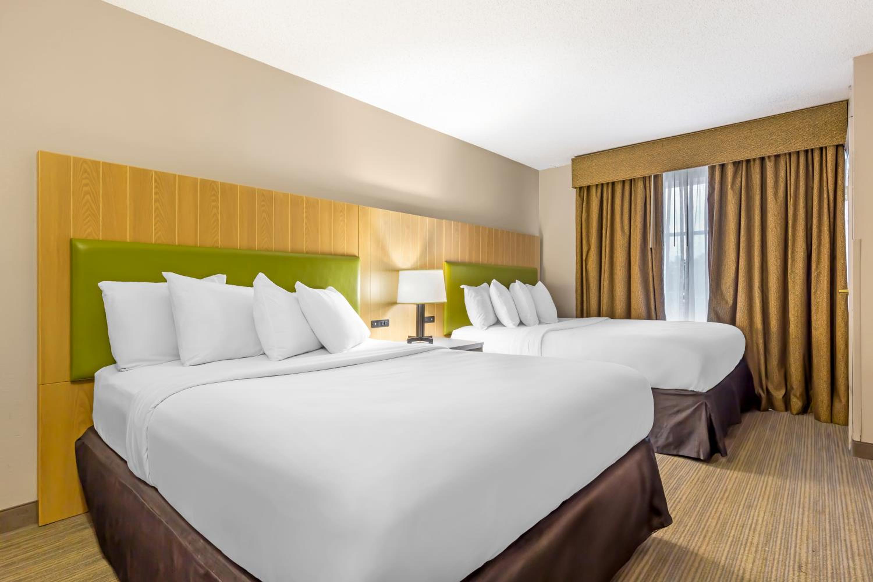 Queen Room with Two Queen Beds - Disability Access - Photo 2