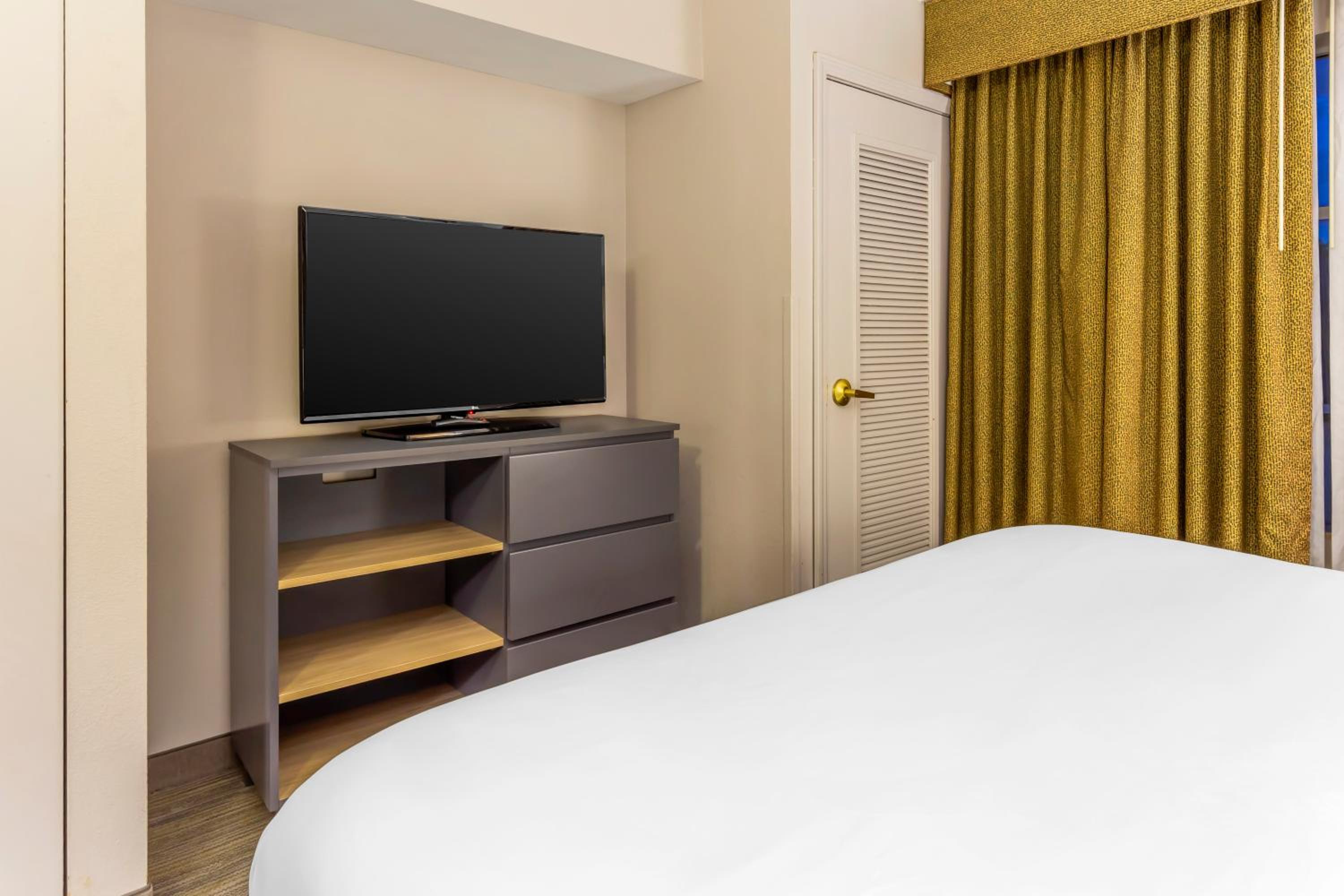 King Room - Disability Access/Non-Smoking - Photo 2