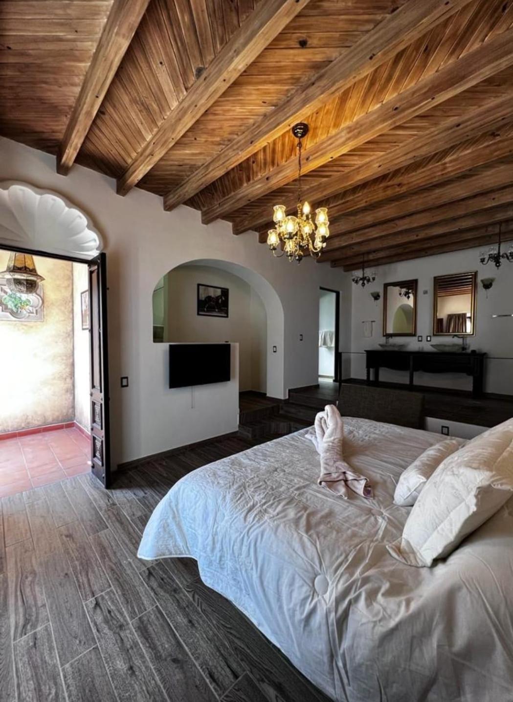 Deluxe Suite with Spa Bath