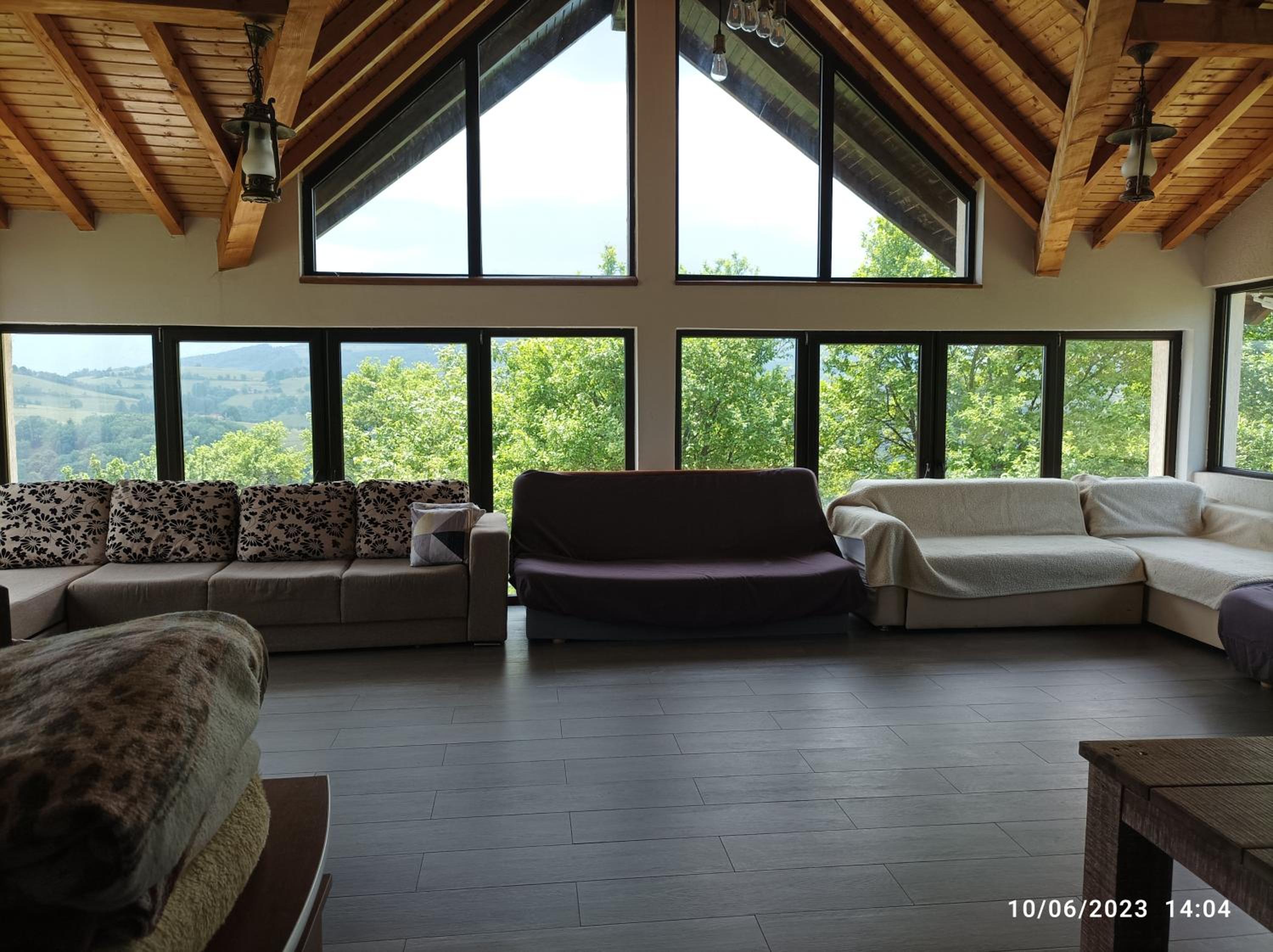 Five-Bedroom House photo 2