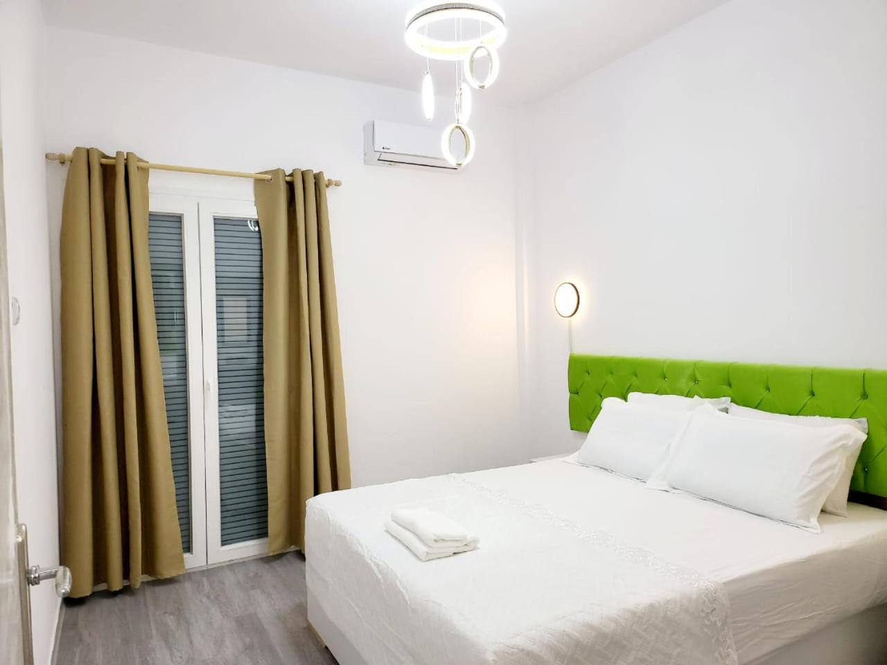 Family Two-Bedroom Apartment with View photo 3